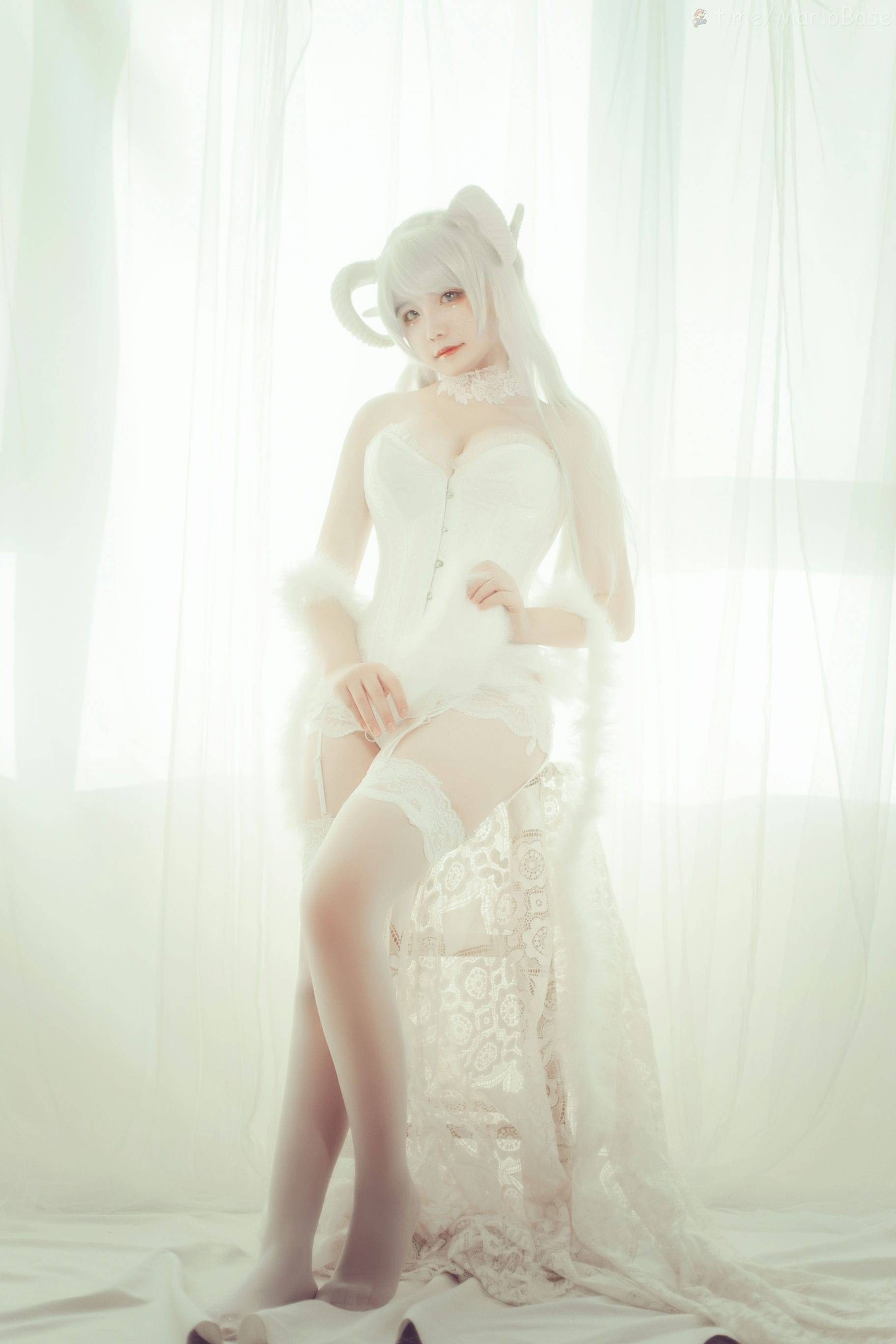 A Ban - White [18P