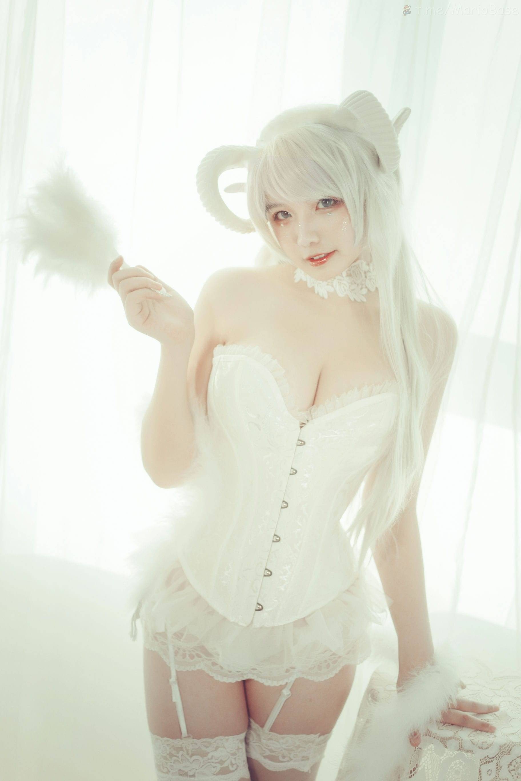 A Ban - White [18P