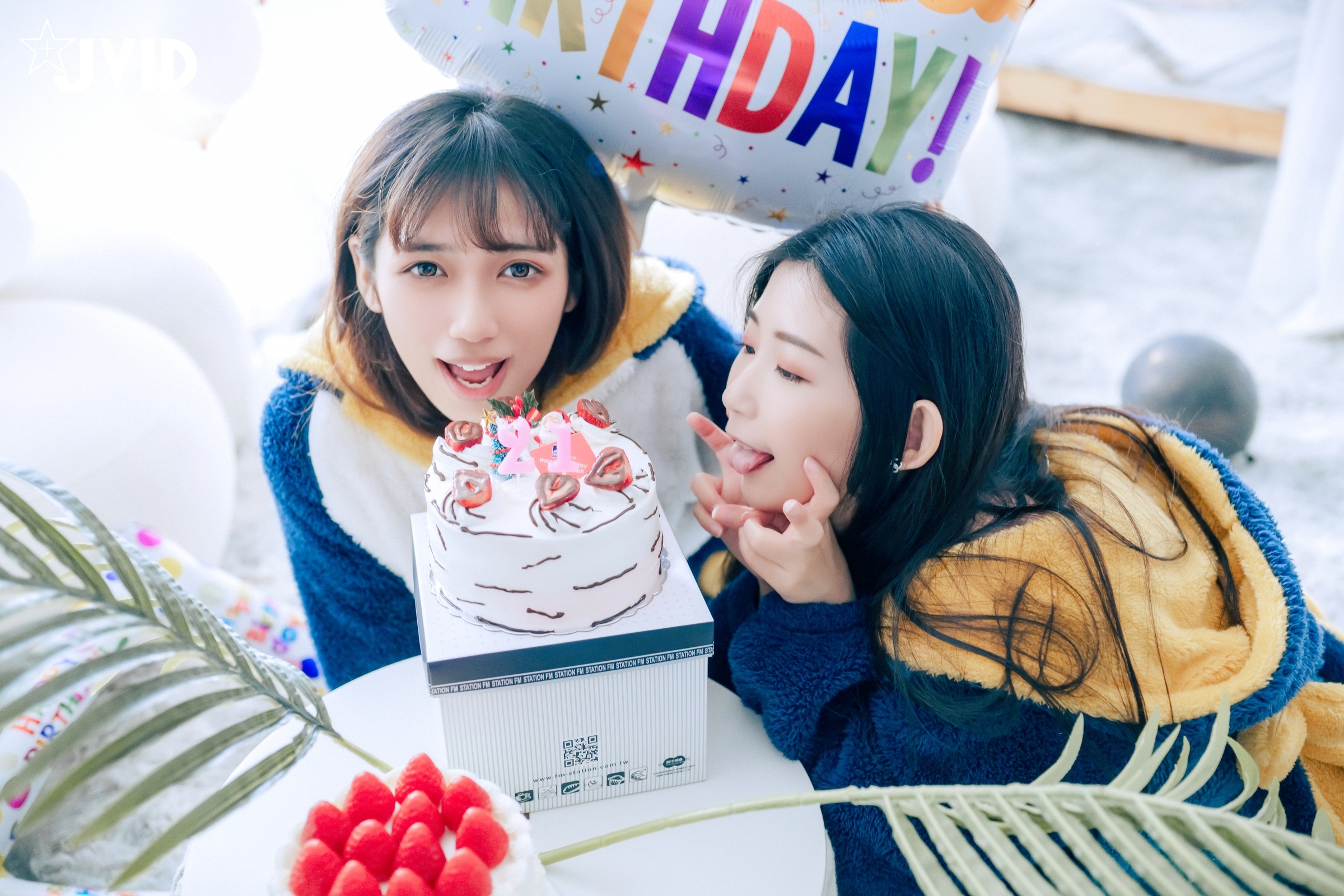 JVID] 井野奈 & 肉包 - 色欲融合の親友誕生日パーティー 139P