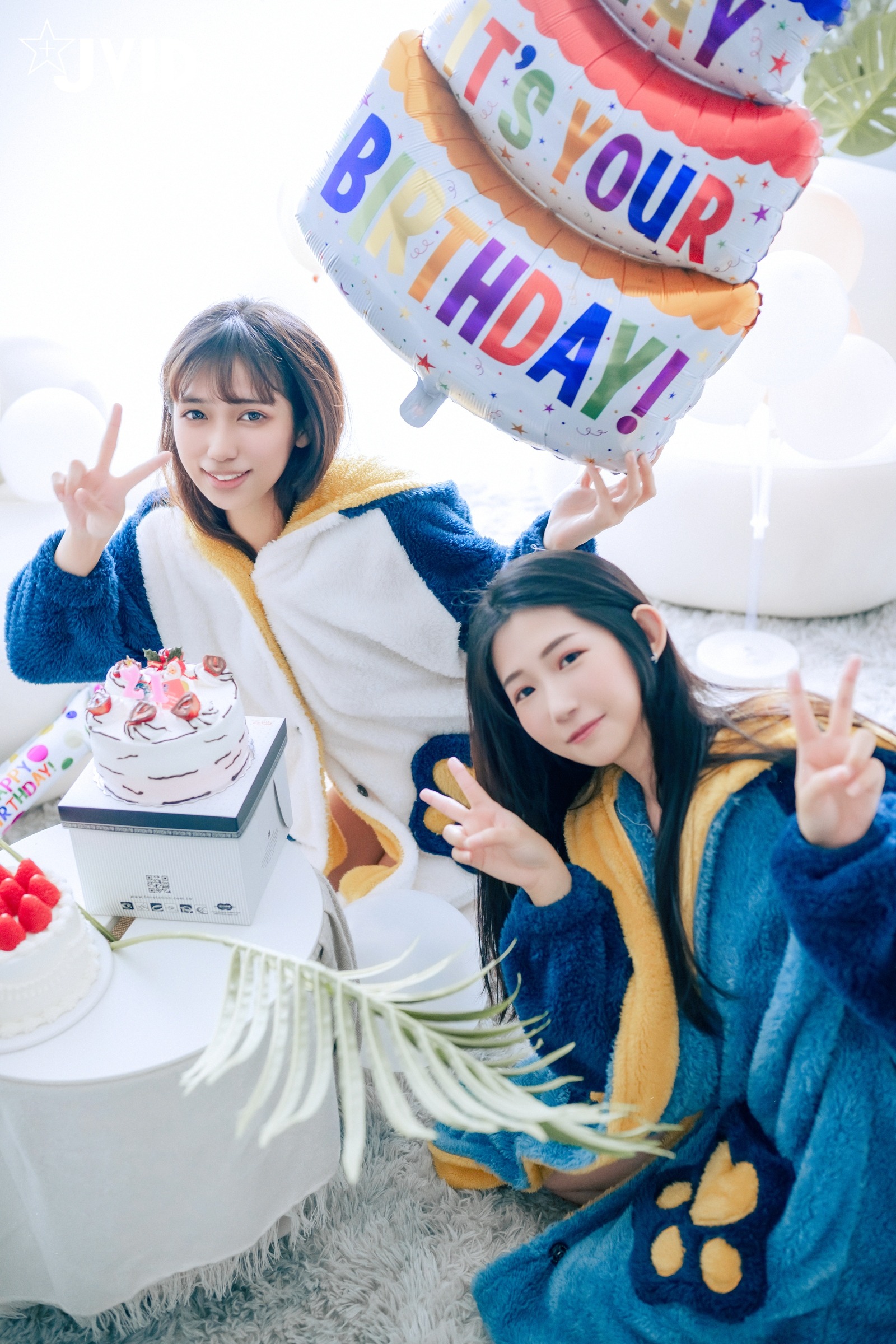 JVID] 井野奈 & 肉包 - 色欲融合の親友誕生日パーティー 139P