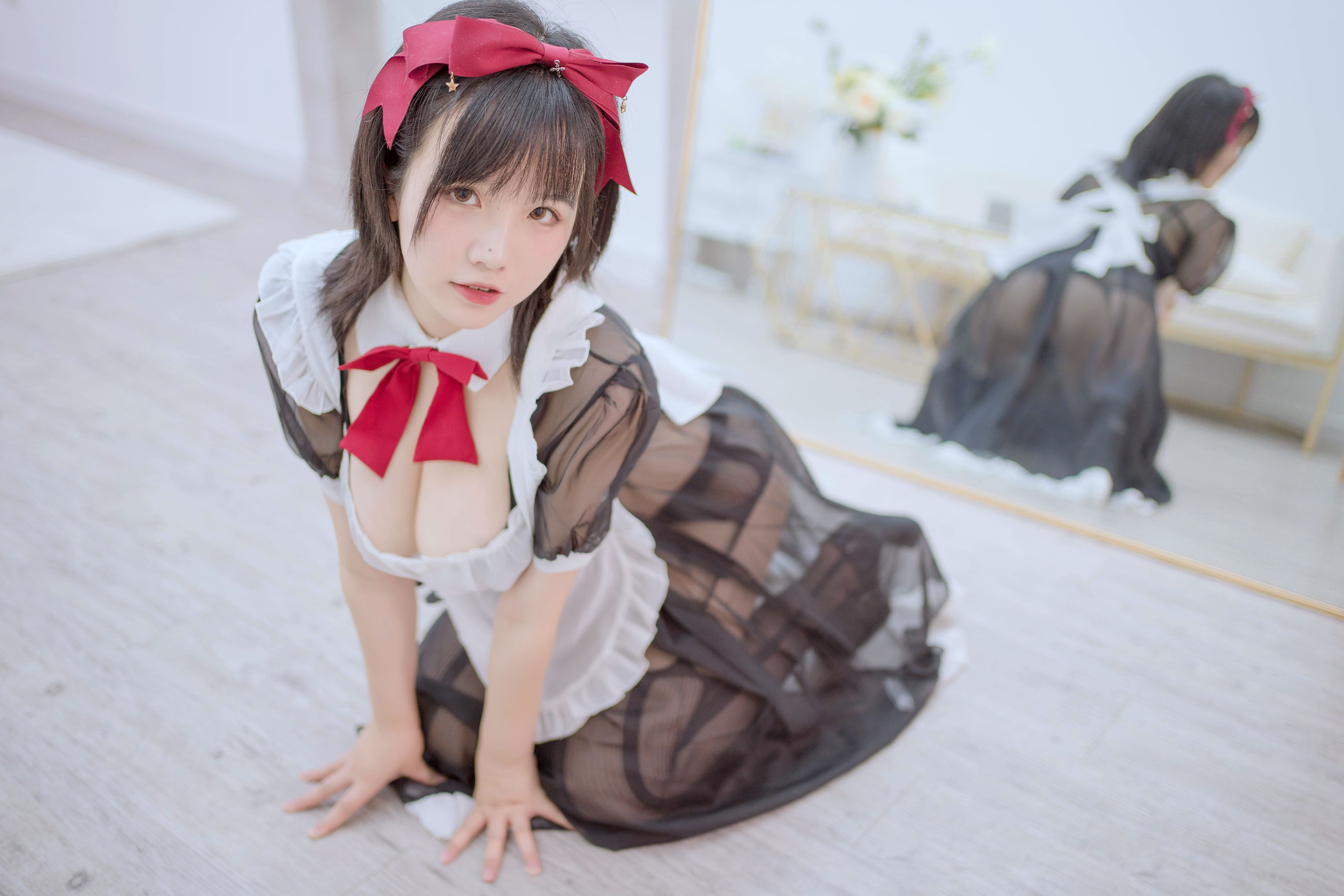 アハン は 今日 とても 嬉しい。 透明メイド