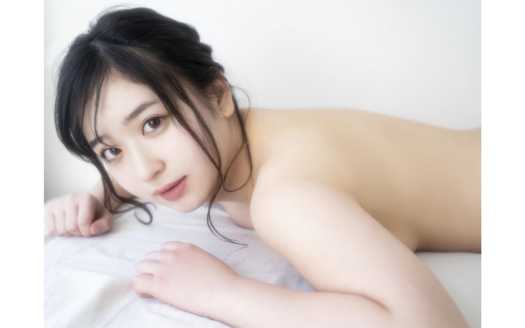 คะนาเมะ โมโมจิริ หนังสือภาพเปลือยกายครั้งแรก 39P