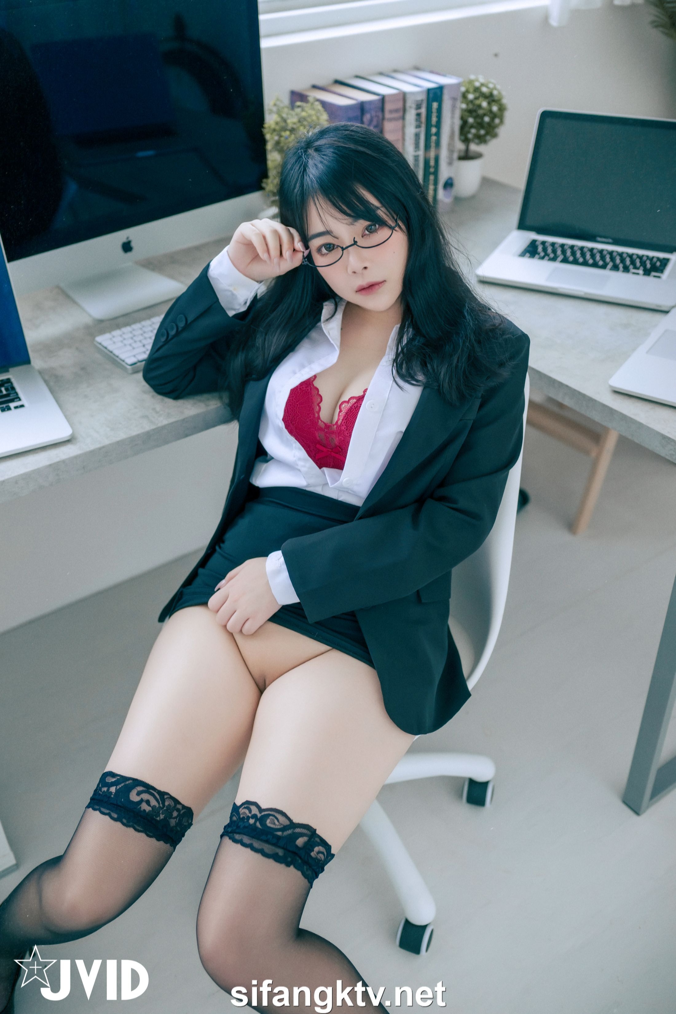 [JVID] Sexy Secretary Under Office Desk - Titi 88P