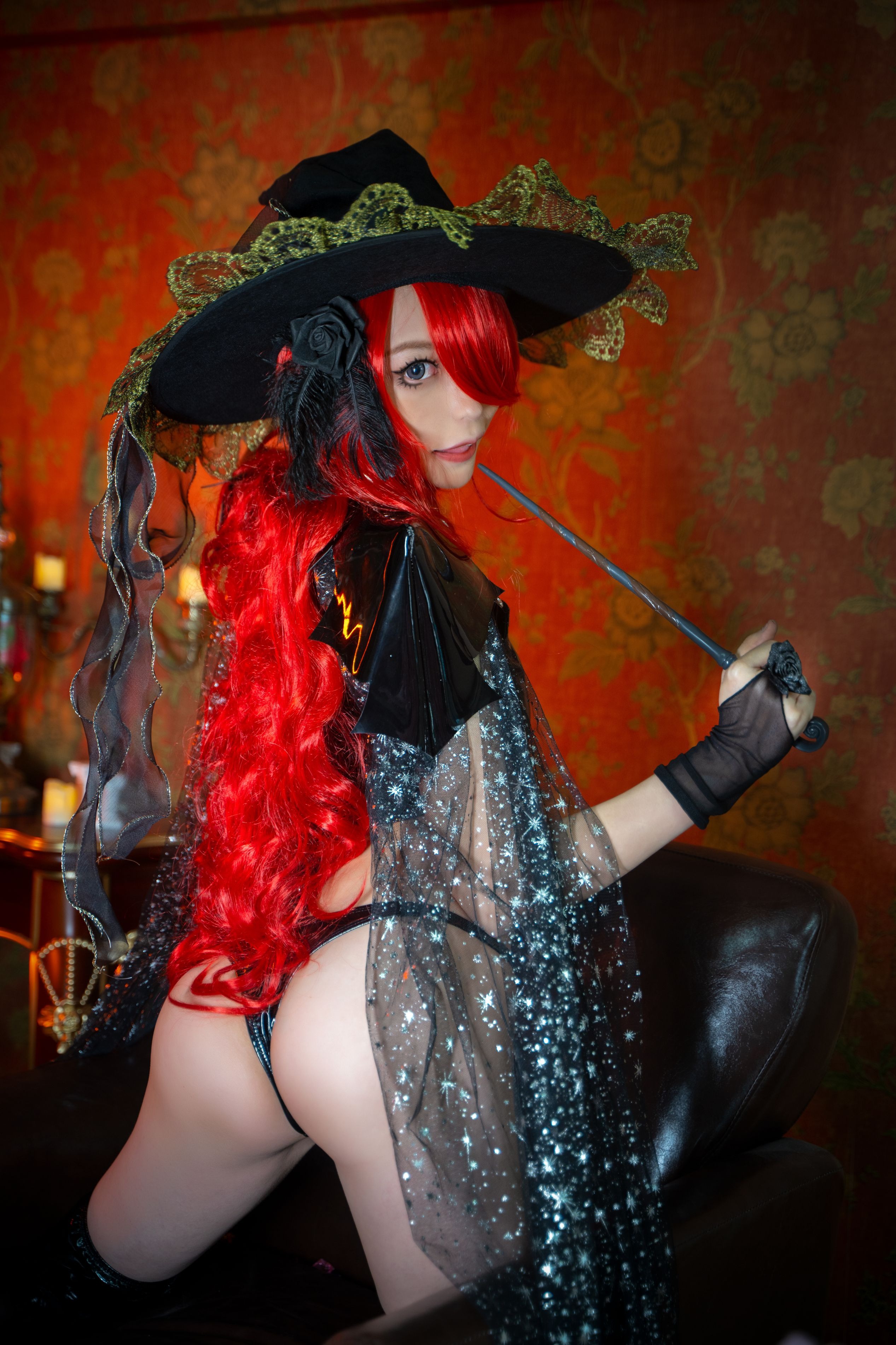 アギン ハロウィンの魔女 35P