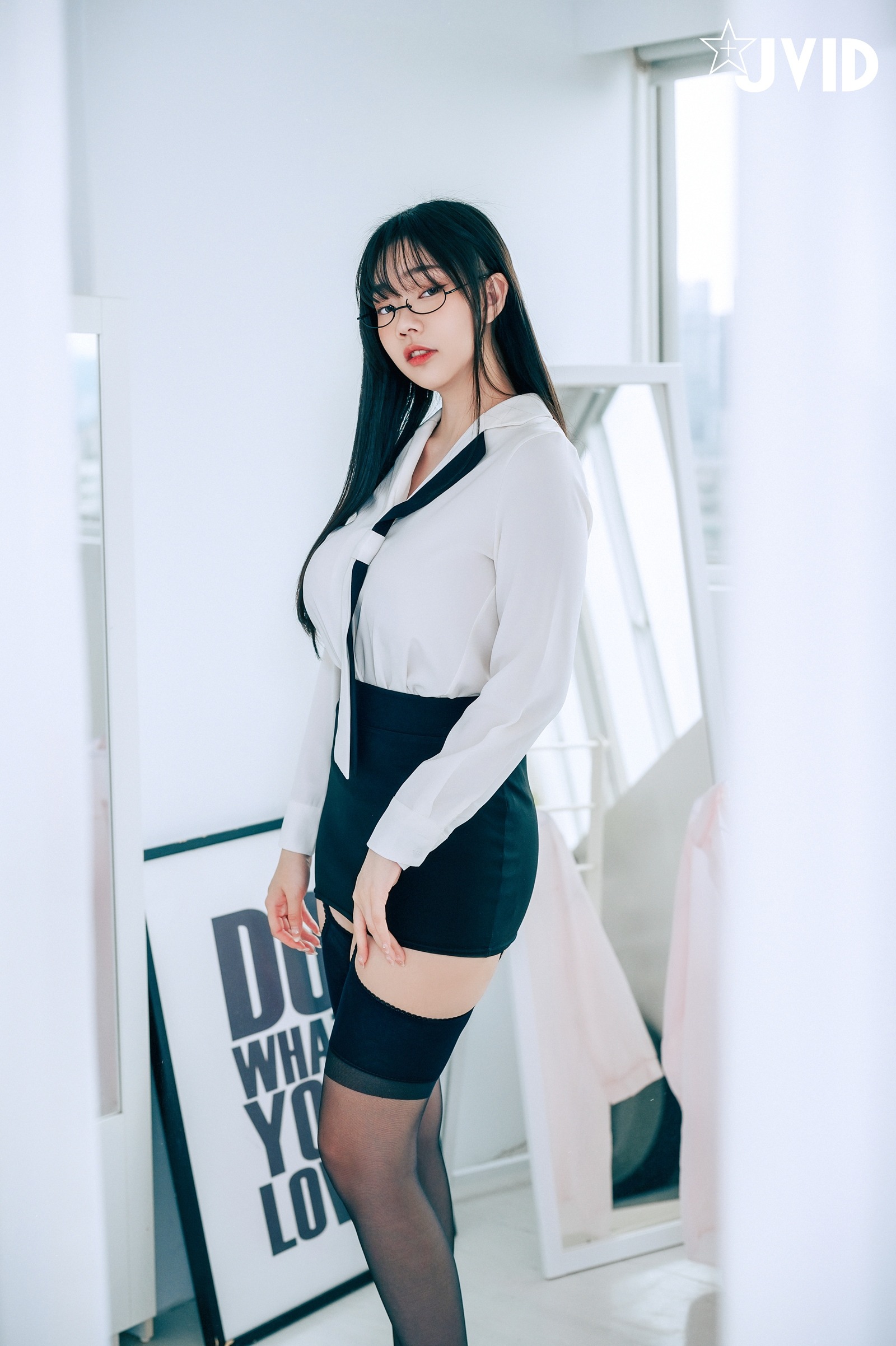 [JVID] 苡昕Slivia - 超巨乳女秘書 159P