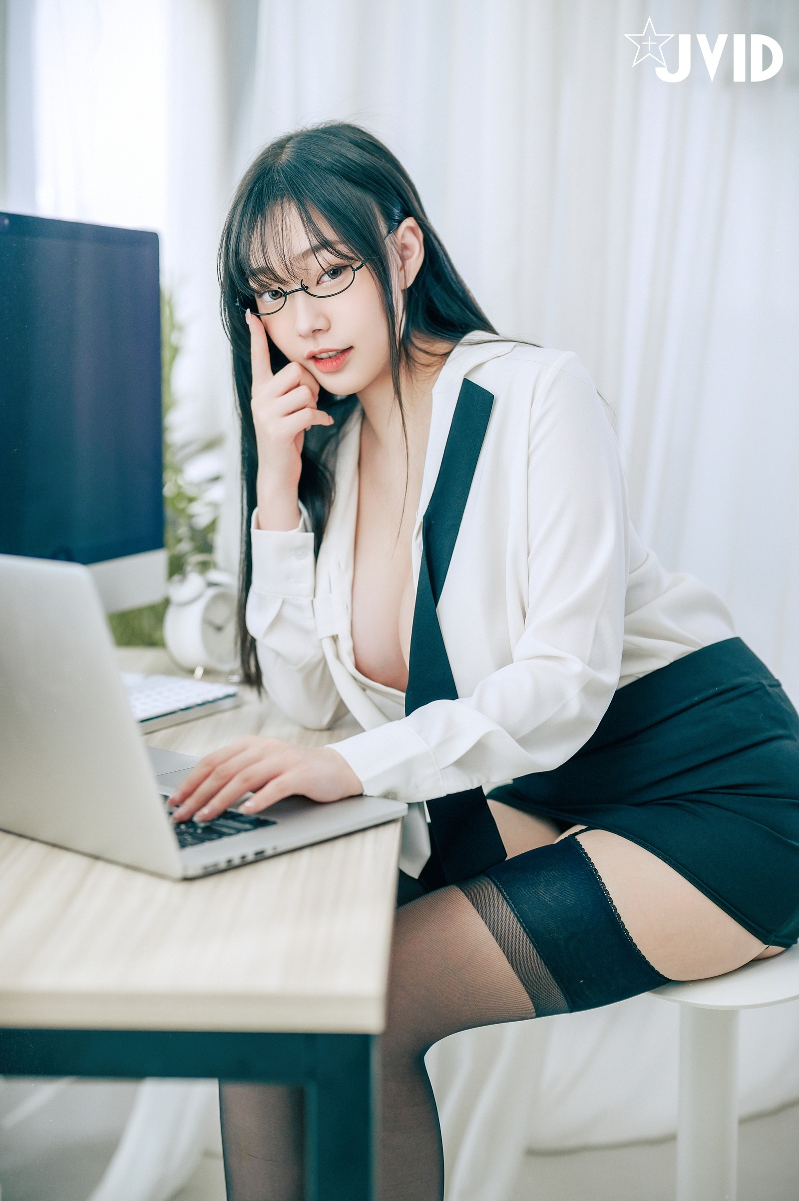 [JVID] 苡昕Slivia - 超巨乳女秘書 159P