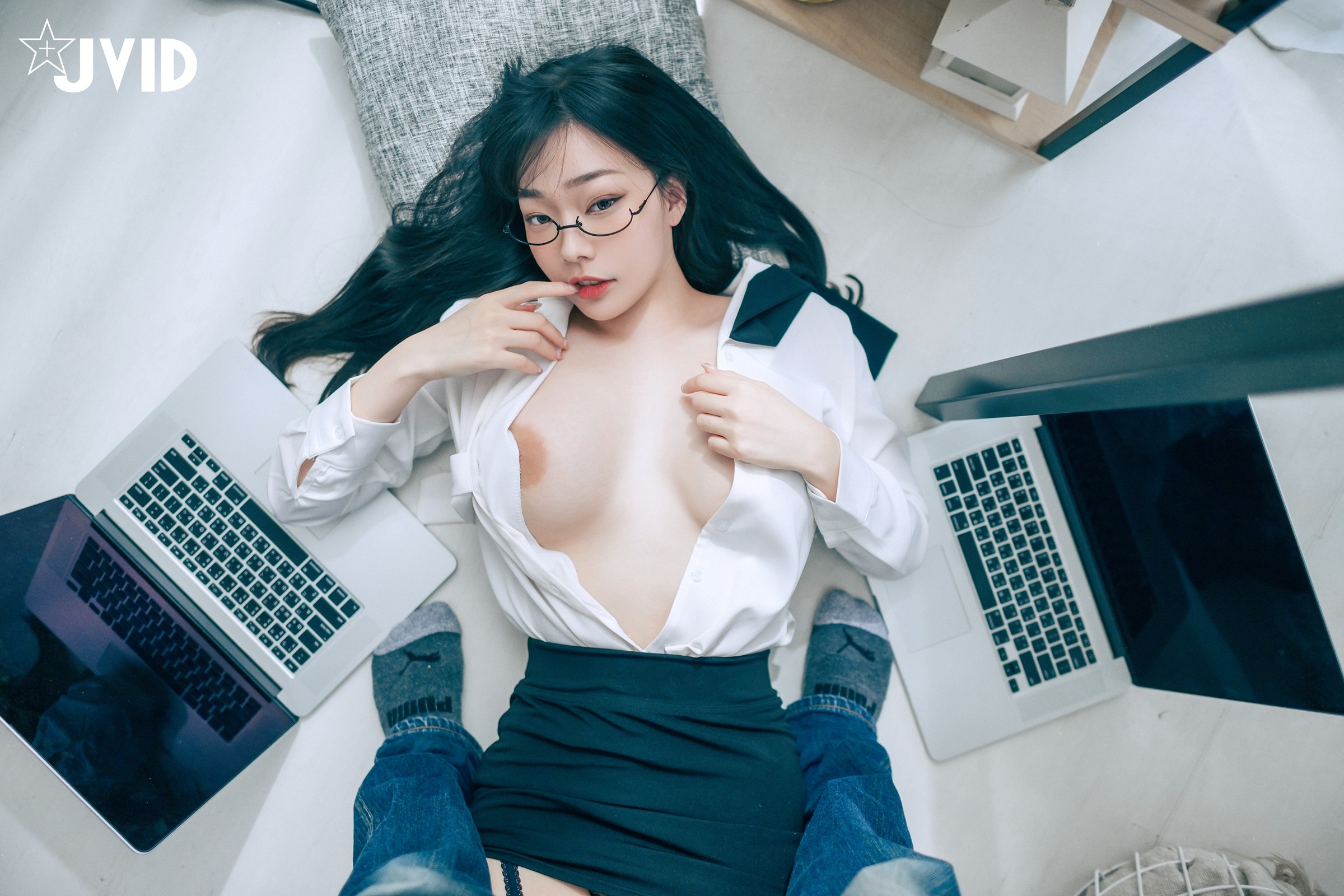 [JVID] Yixin Slivia - Super Breast Female Secretary 159P