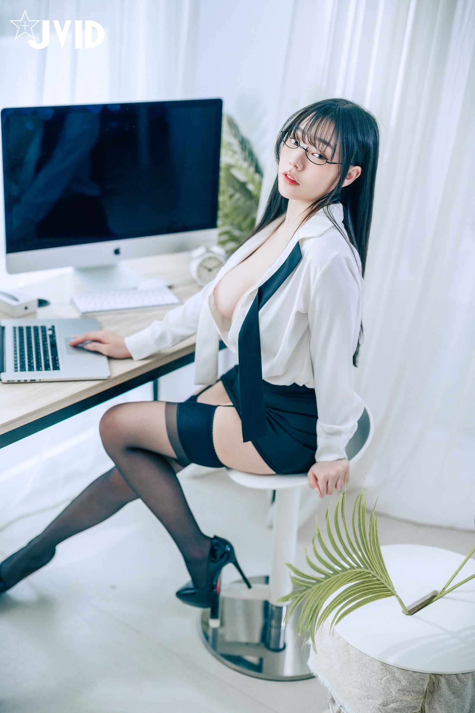 [JVID] 苡昕Slivia - 超巨乳女秘書 159P