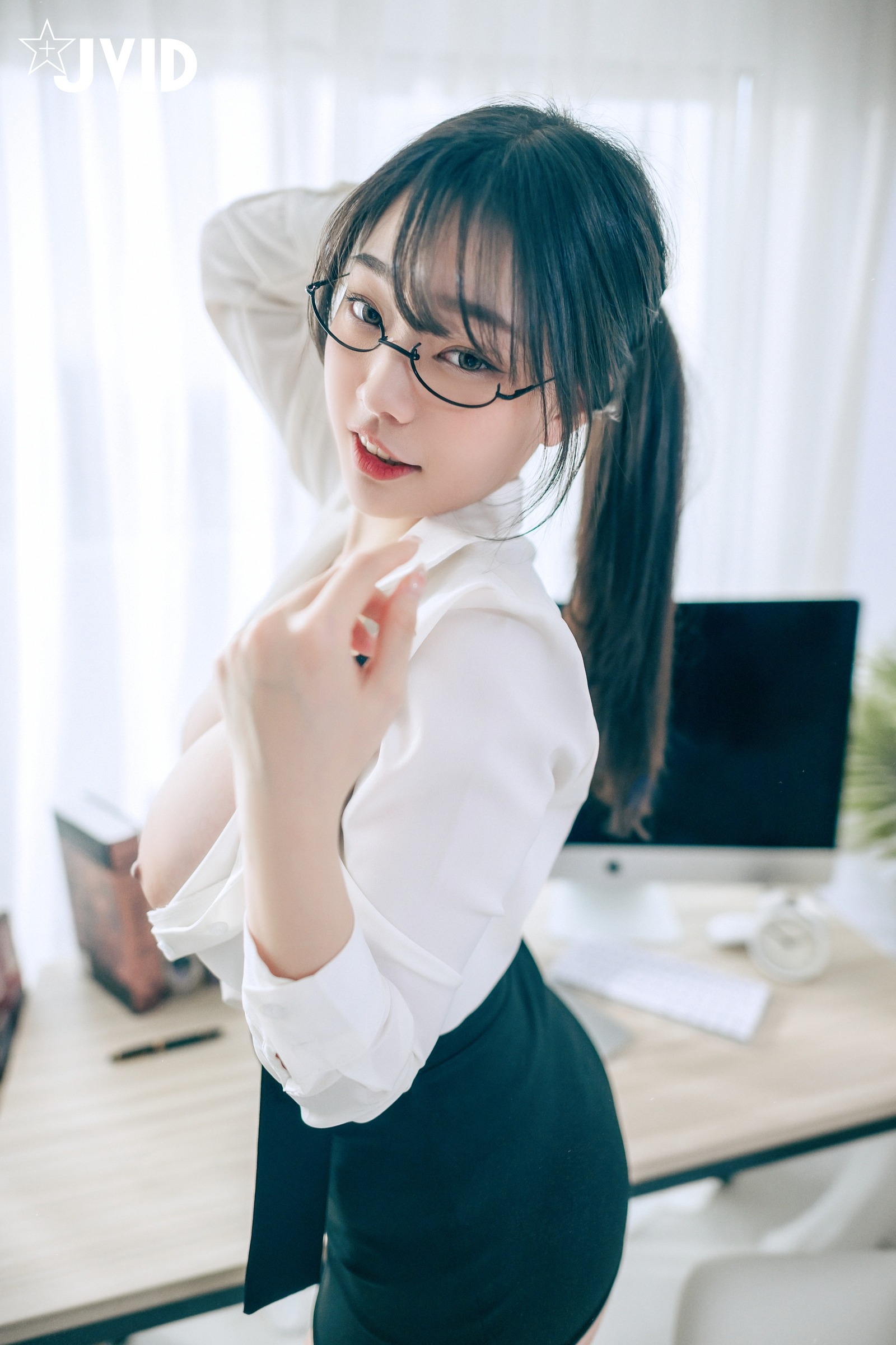 [JVID] Yixin Slivia - Super Breast Female Secretary 159P