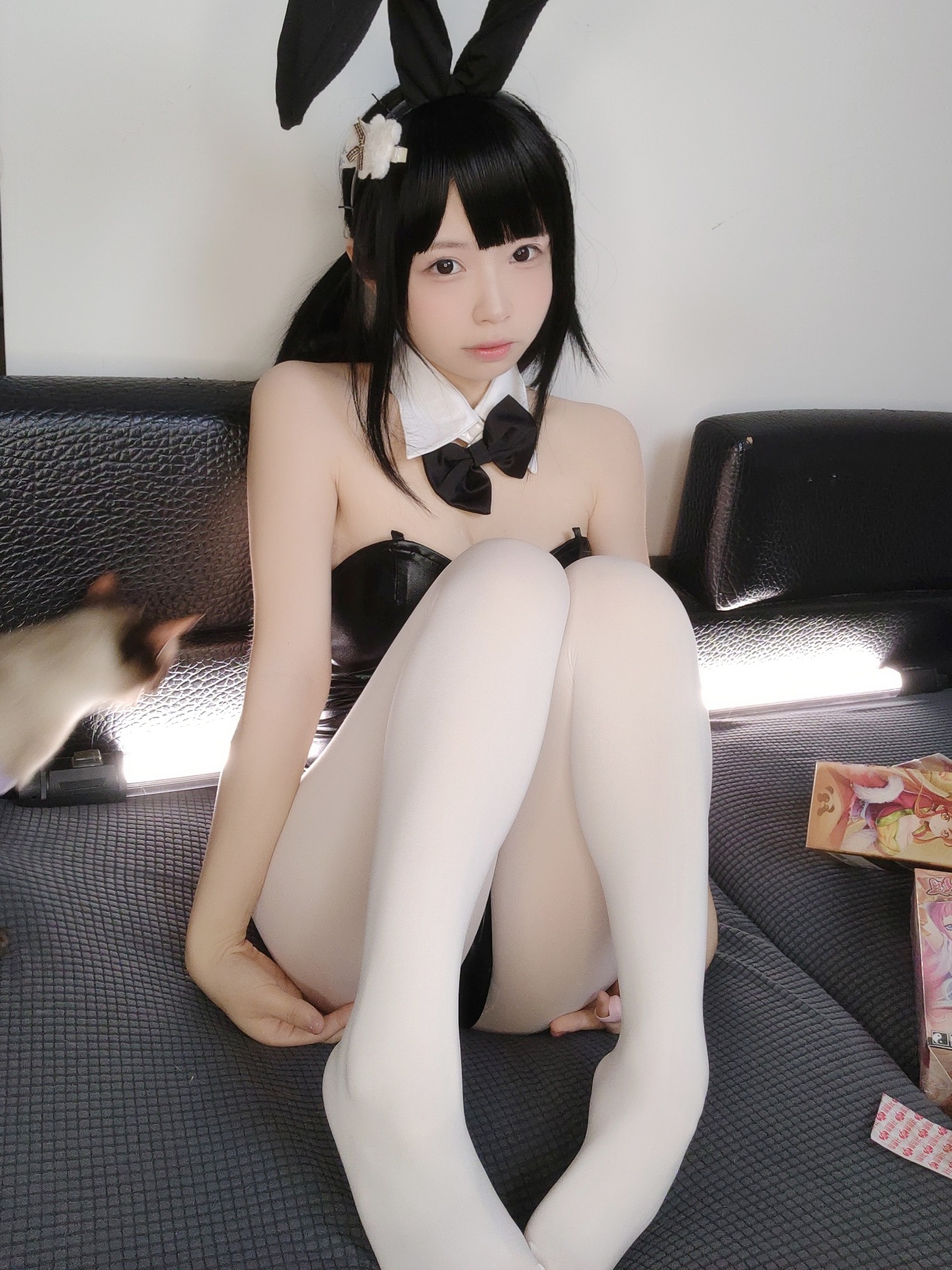 十萬珍吱伏特 白絲兔女郎 60P