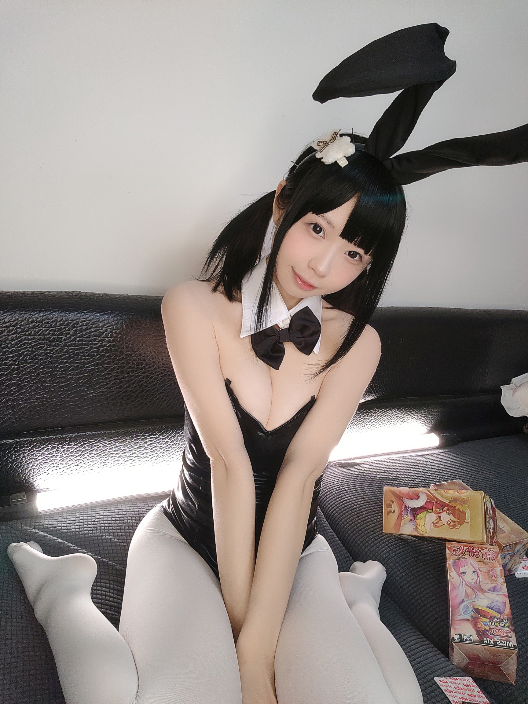 十萬珍吱伏特 白絲兔女郎 60P