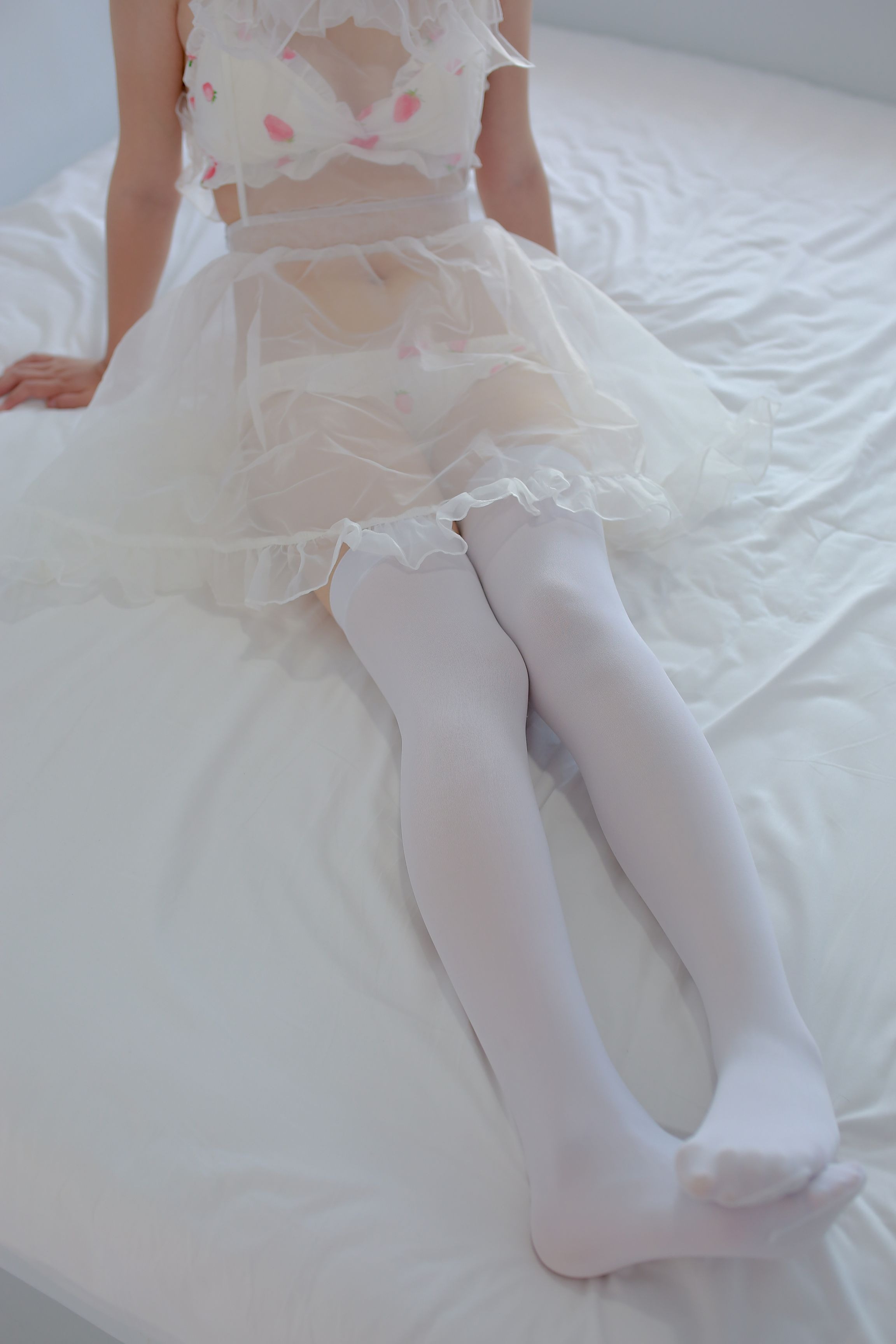 FBG Strawberry White Gauze 101P