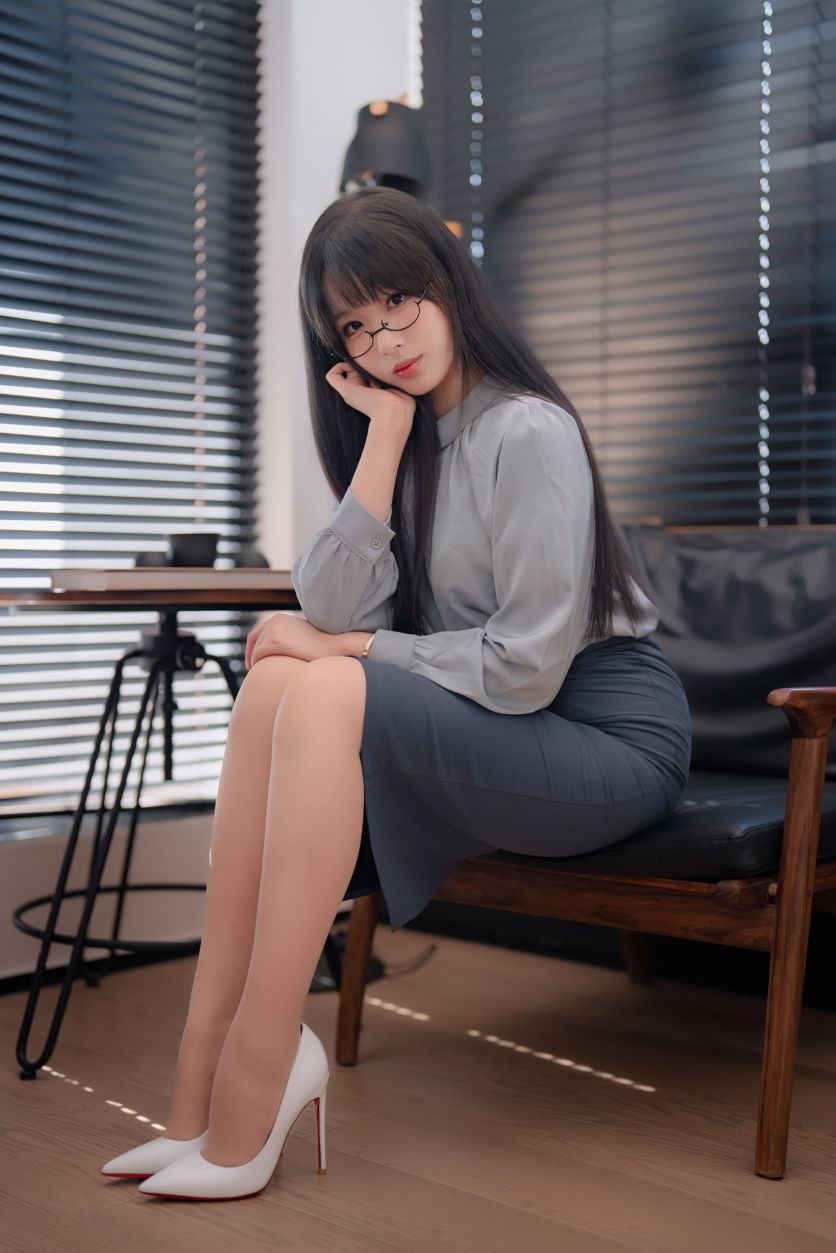 현소 선배 - 파란 치마 OL[170p4v-1.47G