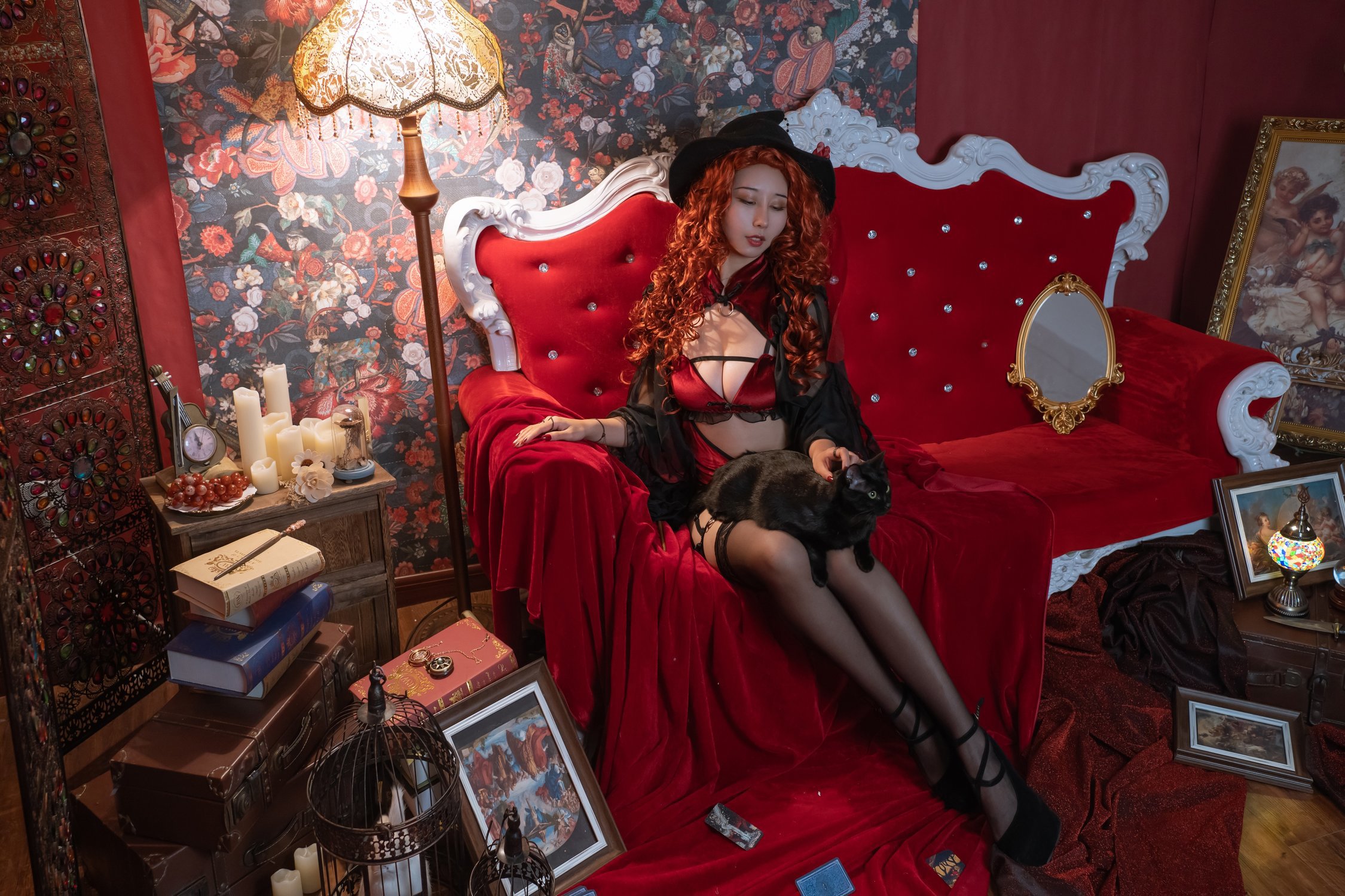 Cosplay Yun Xi Xi Nai Tao Nữ phù thủy và Diễm hậu