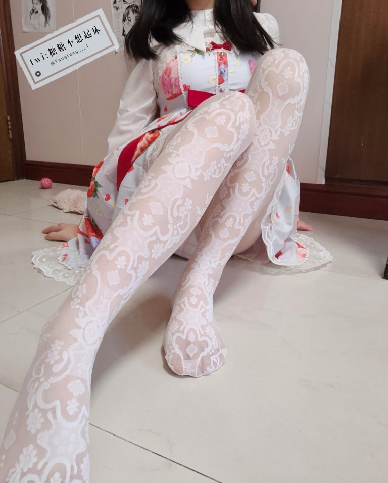 Tangtang doesn't want to get up - Strawberry  belle ta