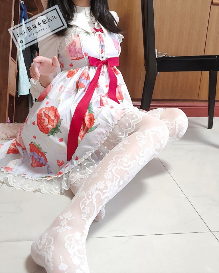 Tangtang doesn't want to get up - Strawberry  belle ta