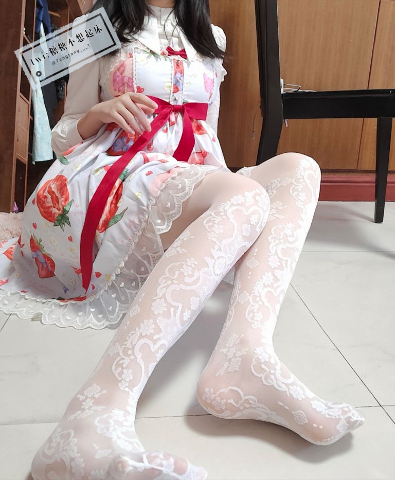 Tangtang doesn't want to get up - Strawberry  belle ta