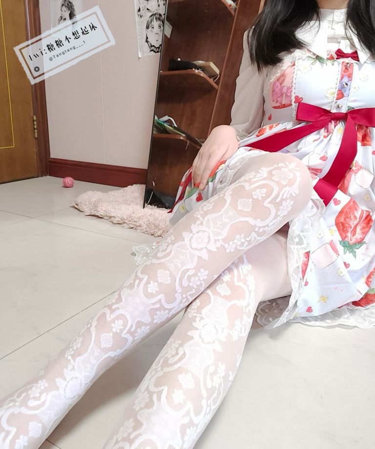 Tangtang doesn't want to get up - Strawberry  belle ta