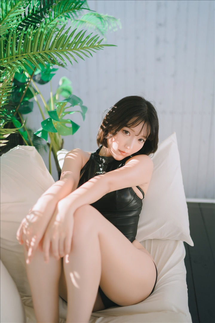 Jiejie Celia - Cạnh bơi Pharfaite [58P-288MB] 20240626k