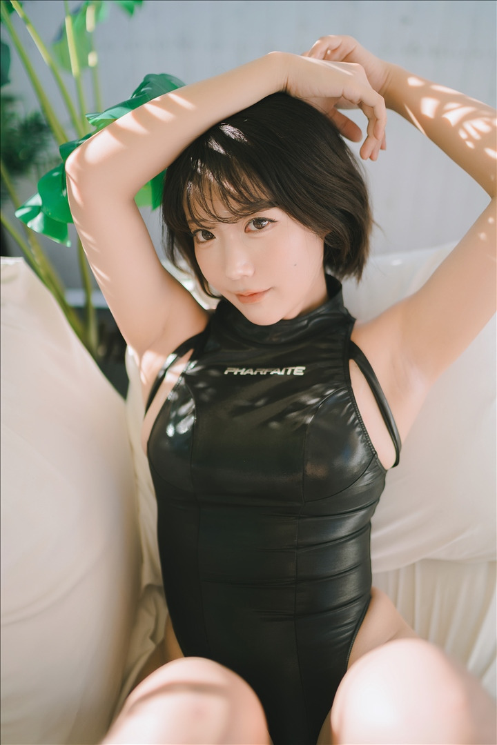 Jiejie Celia - Cạnh bơi Pharfaite [58P-288MB] 20240626k