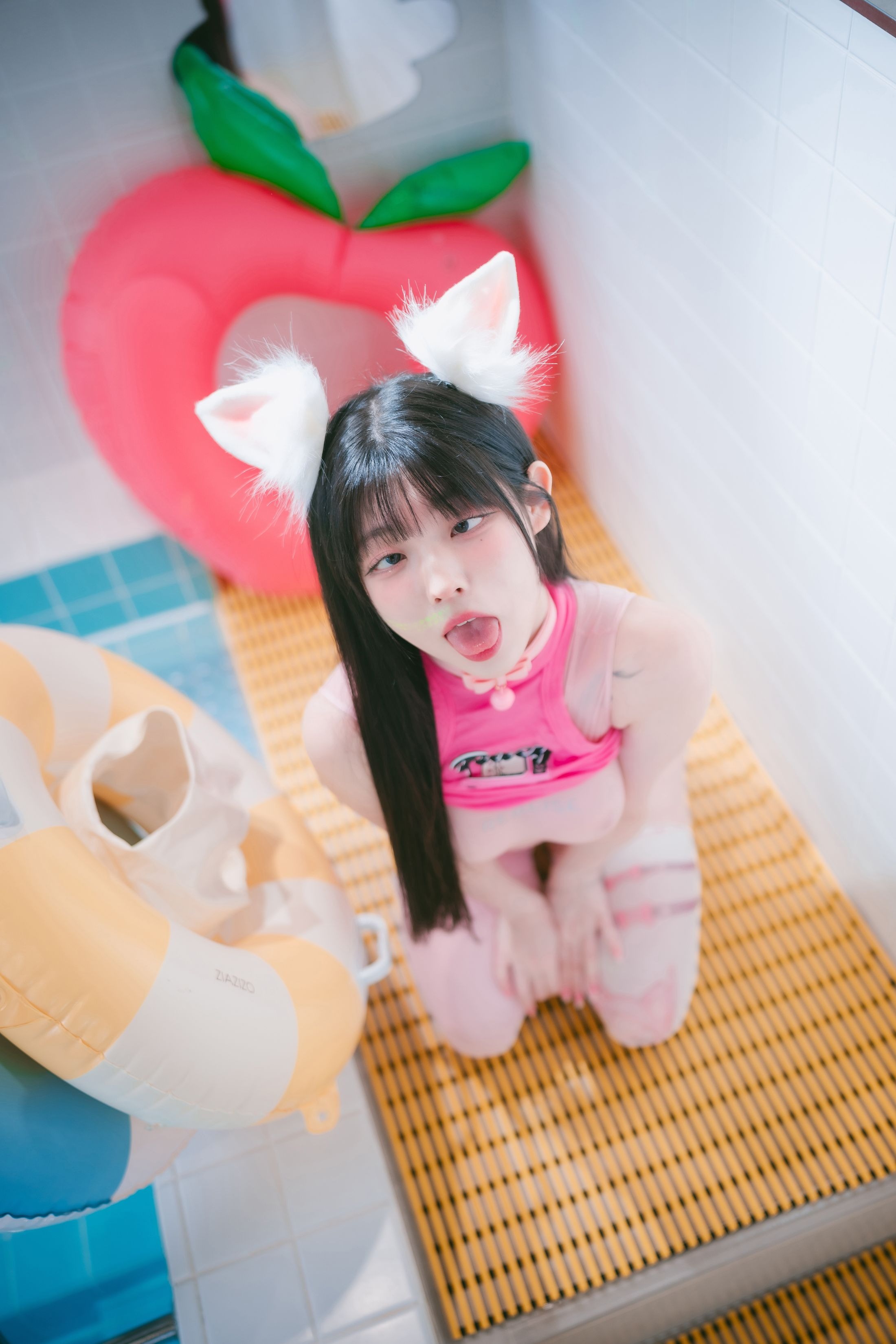 ジャワ フォト - ユディ - ピンクバニー & ブラックキャット 105P