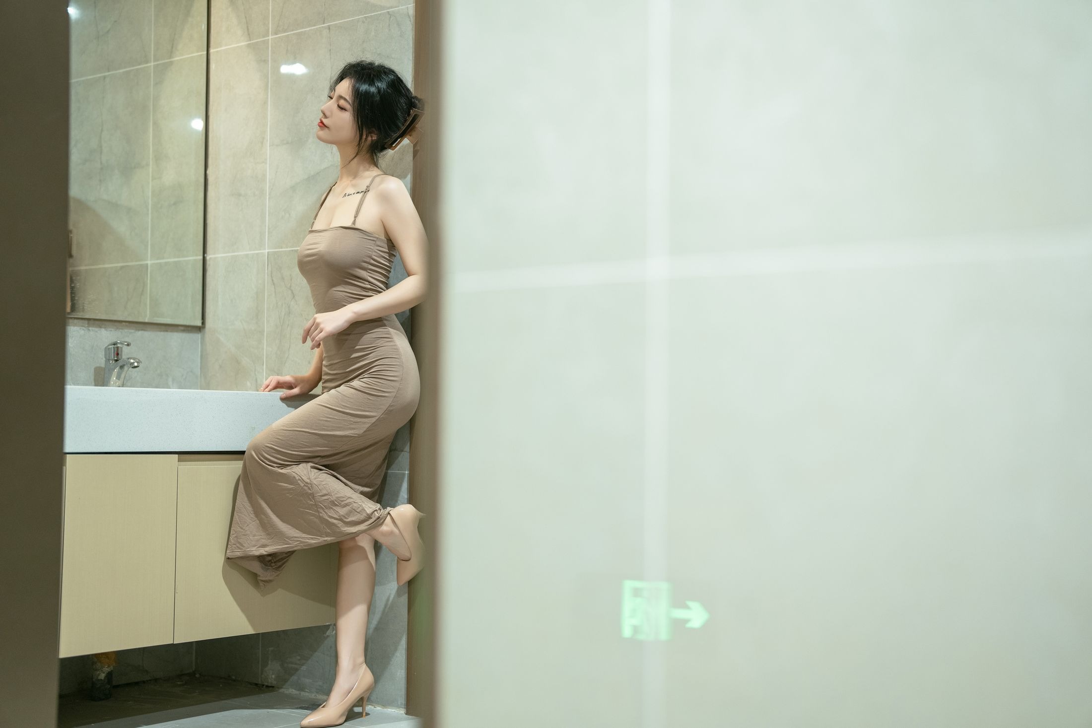 桃良阿宅–吊帶裙（公共廁所）75P