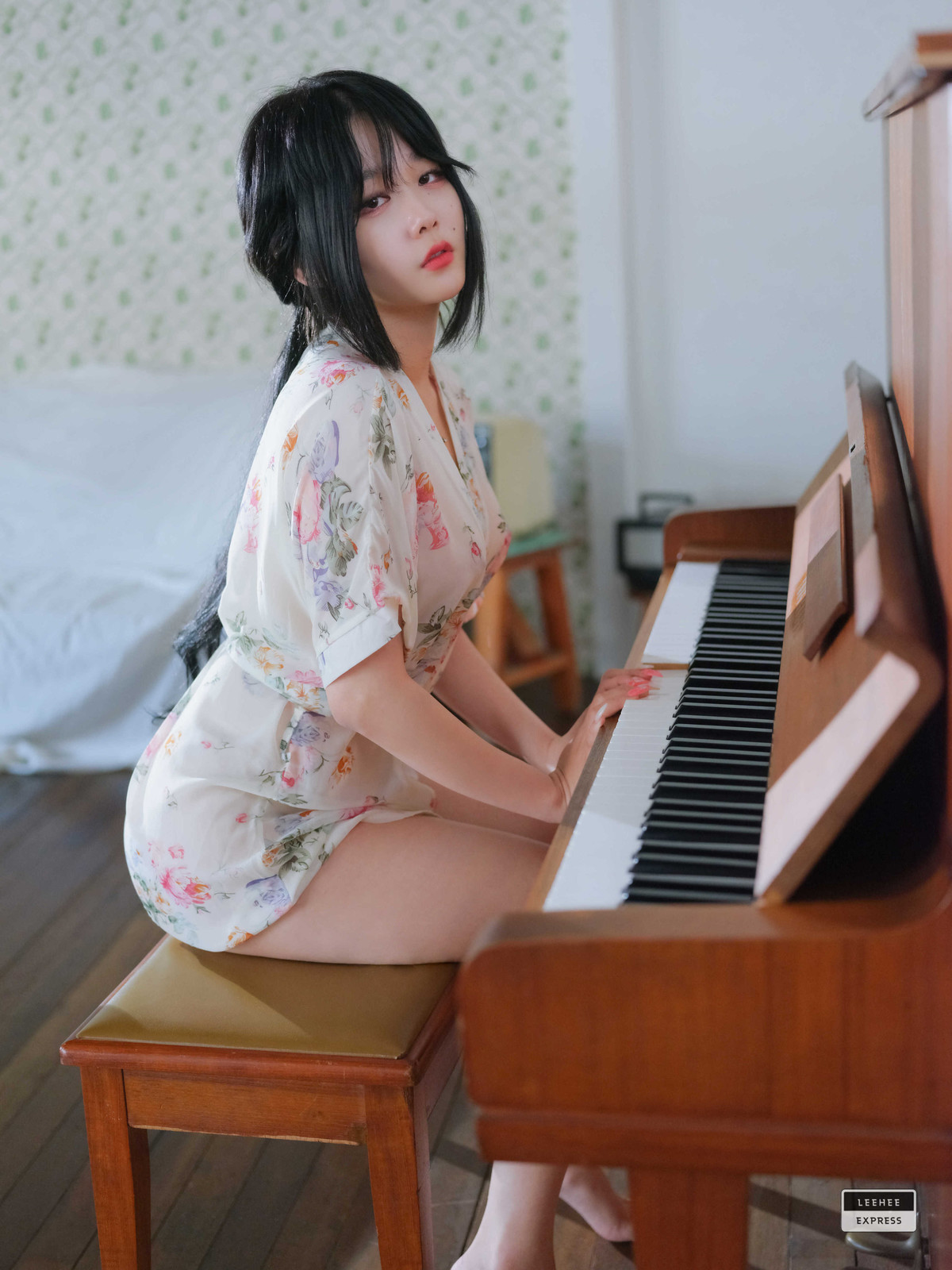 ZIA.Kwon 權智雅, Leehee Express LEHF-214B Set.02