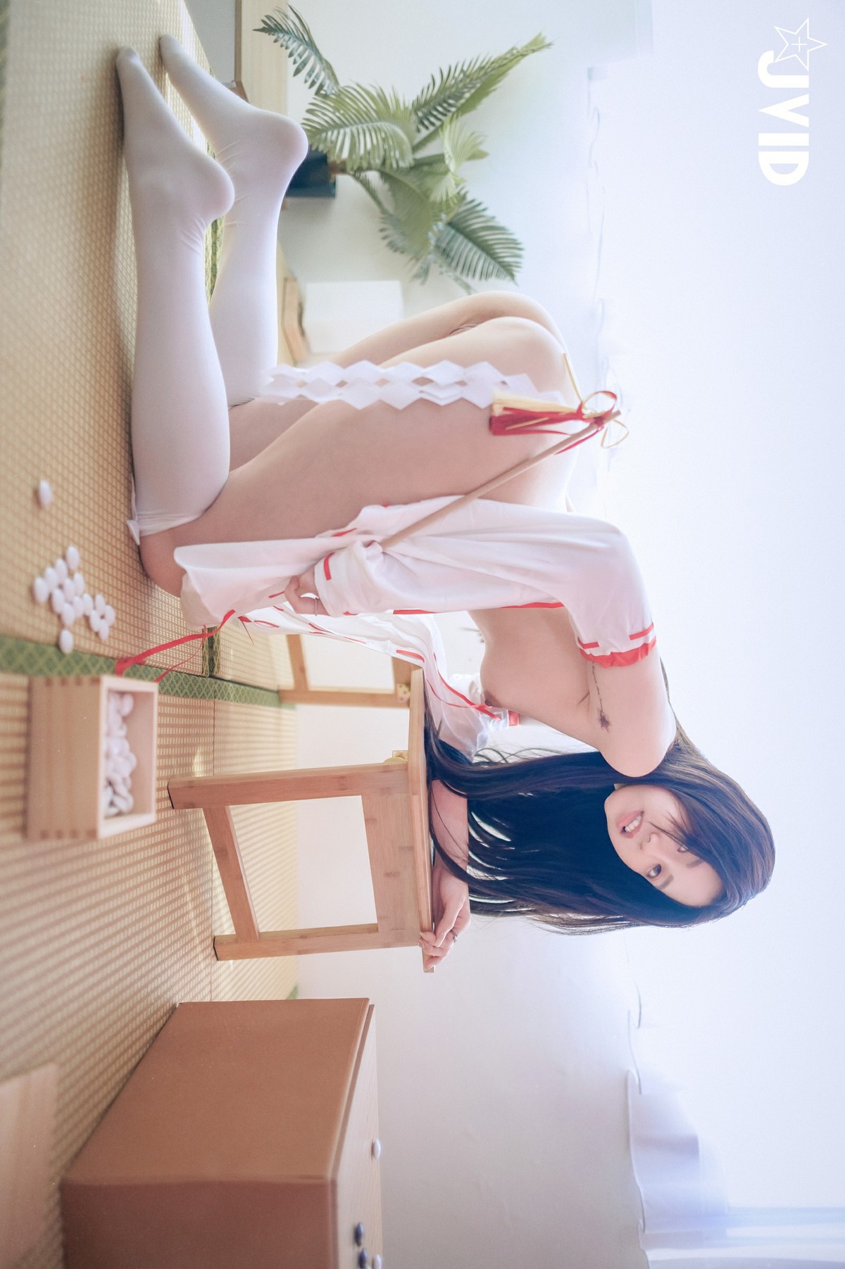 Caroline: Nhật Ký Trừ Quỷ Của Nữ Thần Quan Khỏa Thân - Set.01