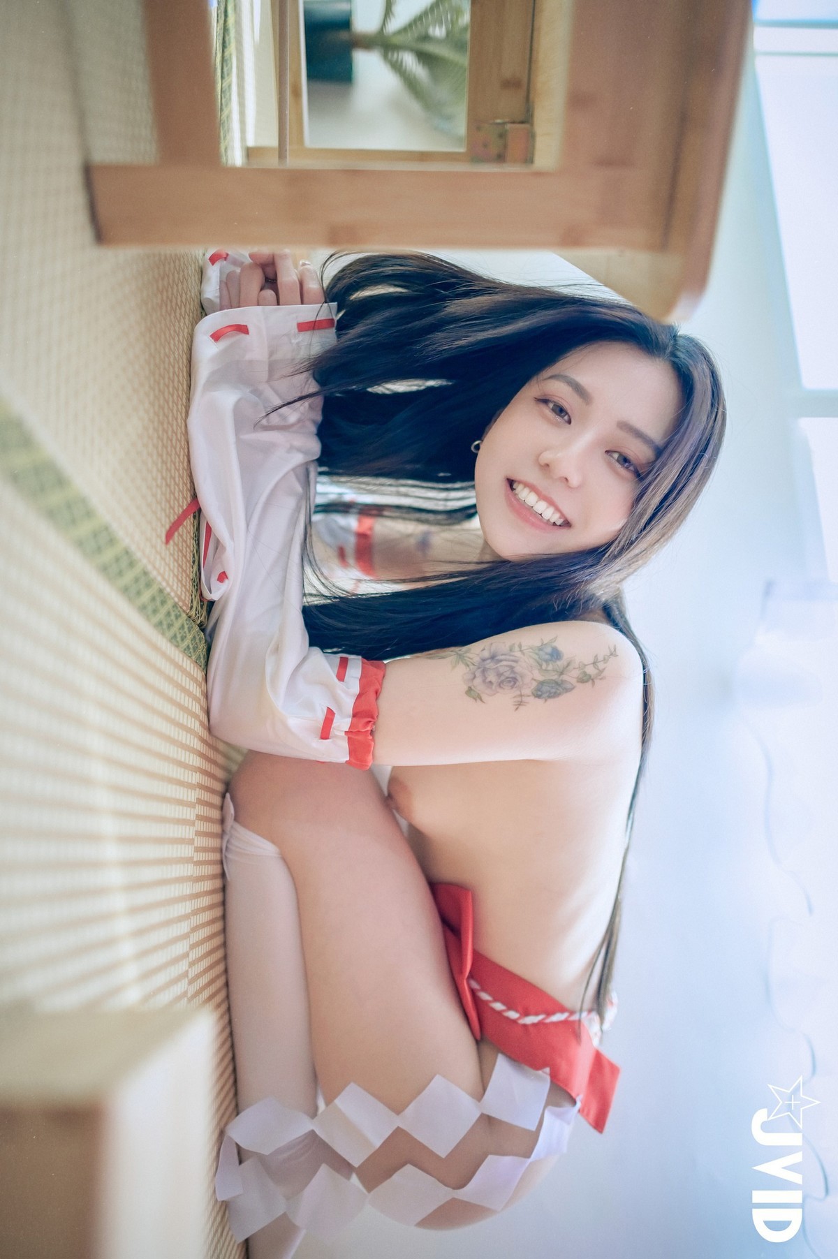 Caroline: Nhật Ký Trừ Quỷ Của Nữ Thần Quan Khỏa Thân - Set.01