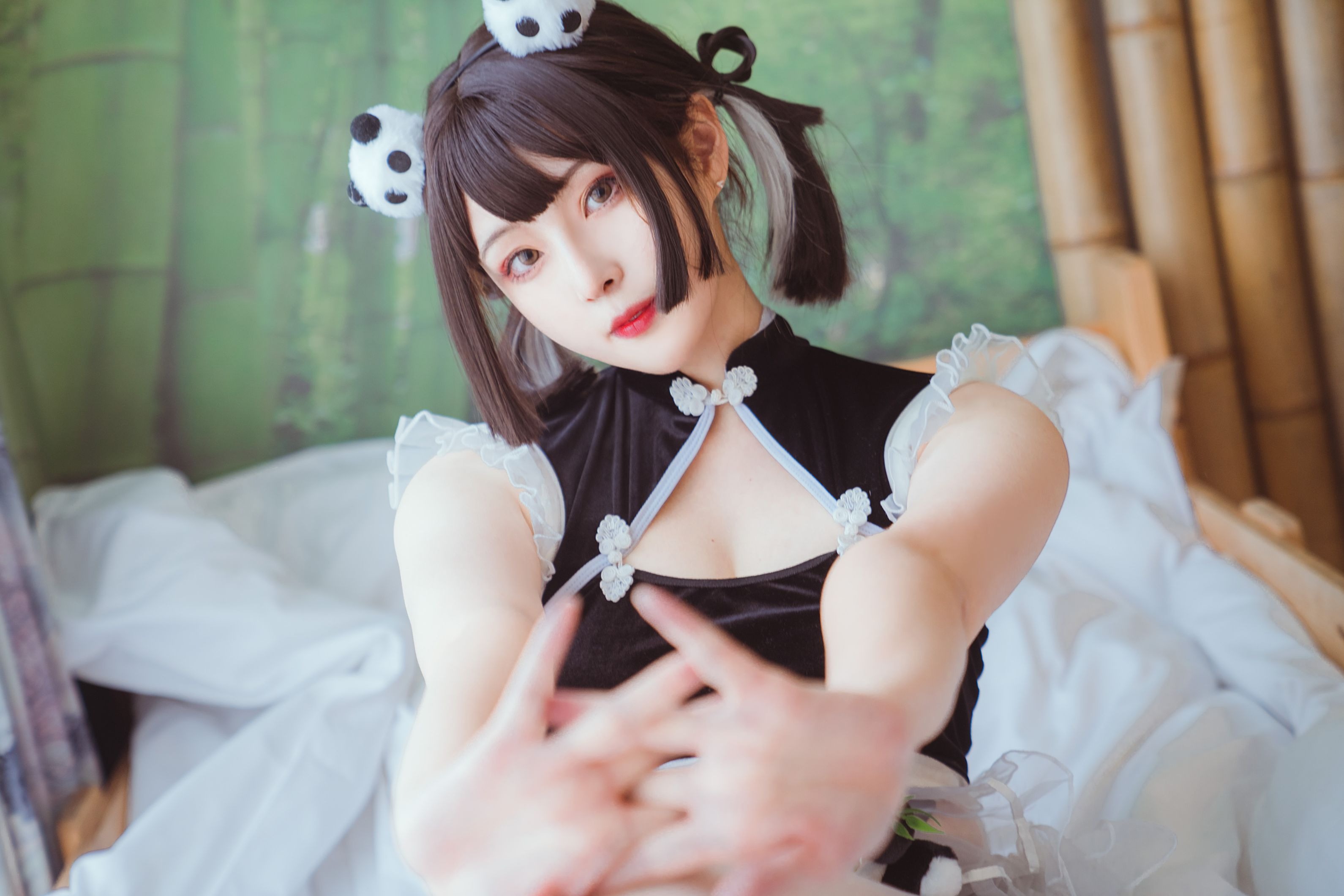 Natsuko Xia Xia Zi Panda Maid 64P1V