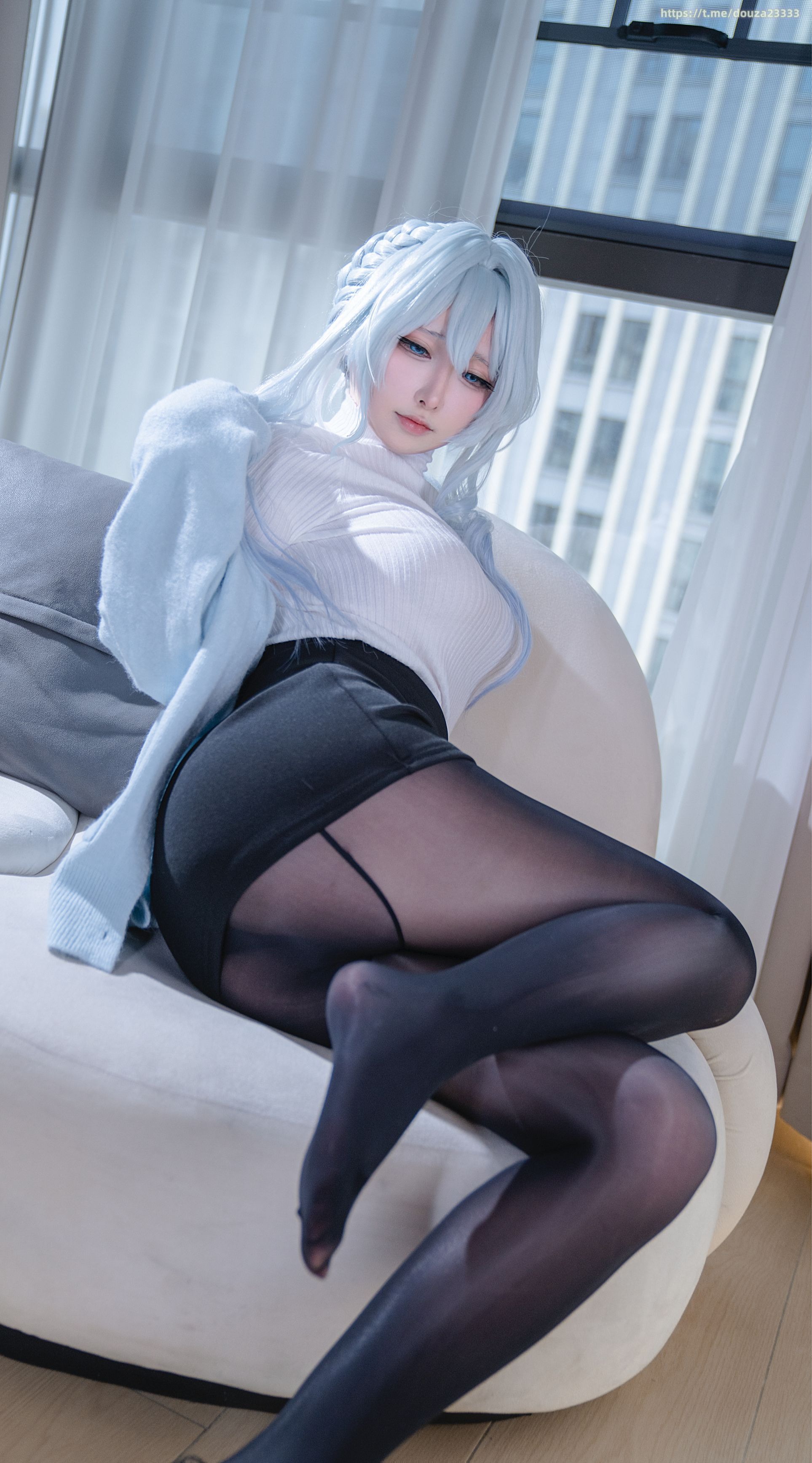 Ying Li Li, Snow Woman, 32P