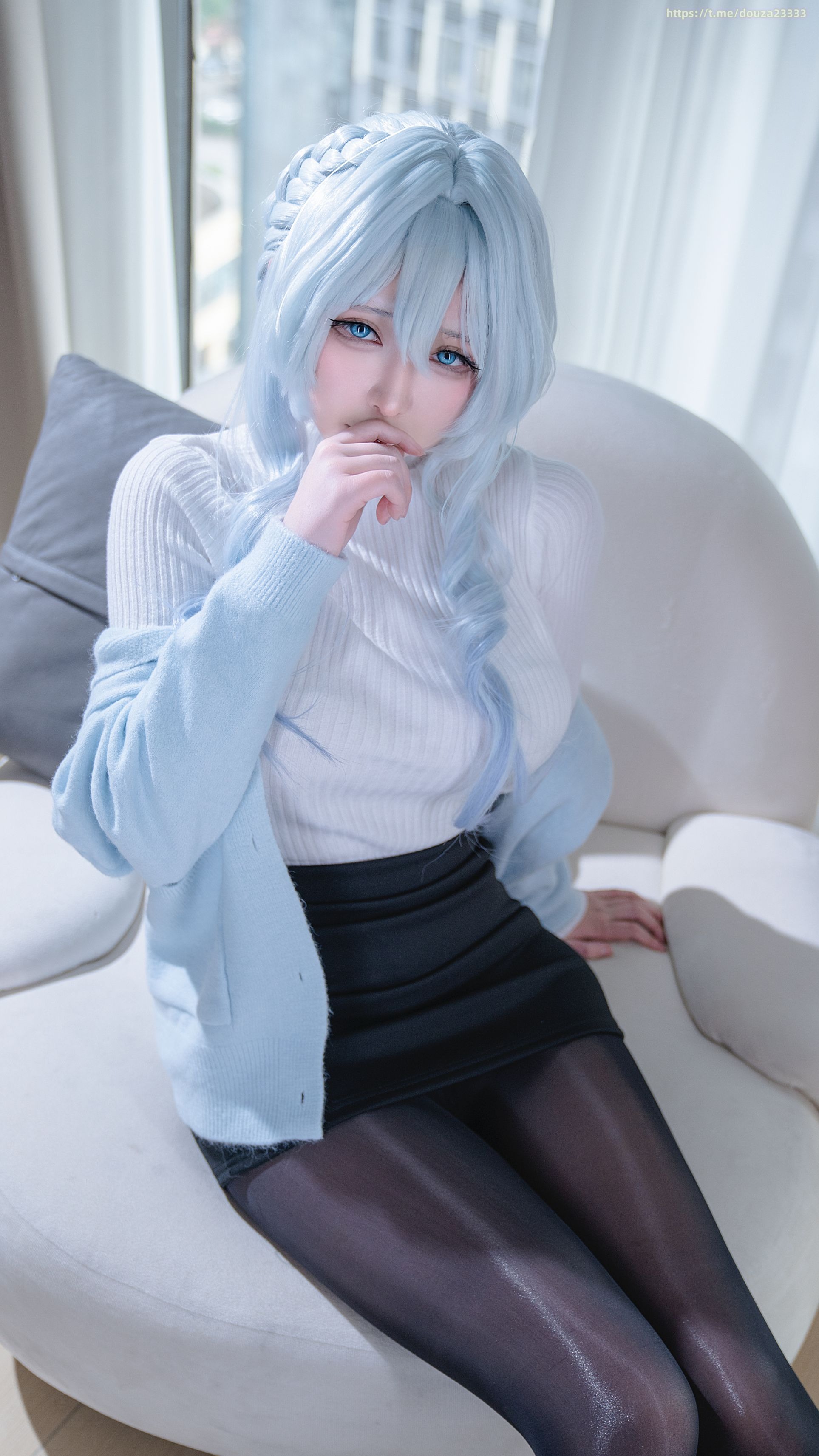 Ying Li Li, Snow Woman, 32P
