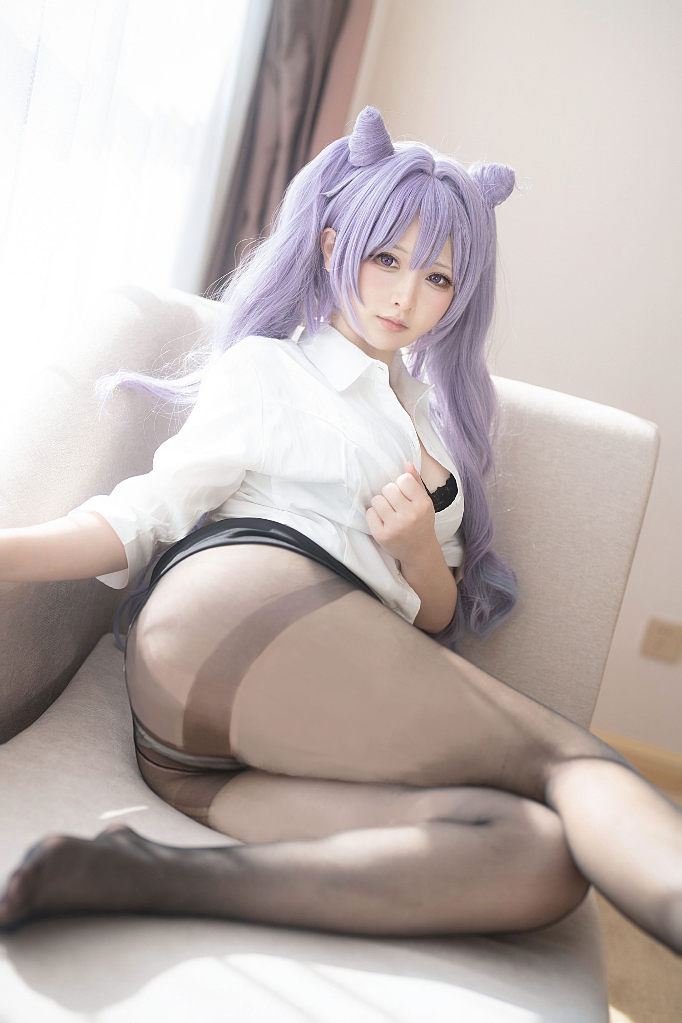 Ying Li Li, Ke Qing Secretary