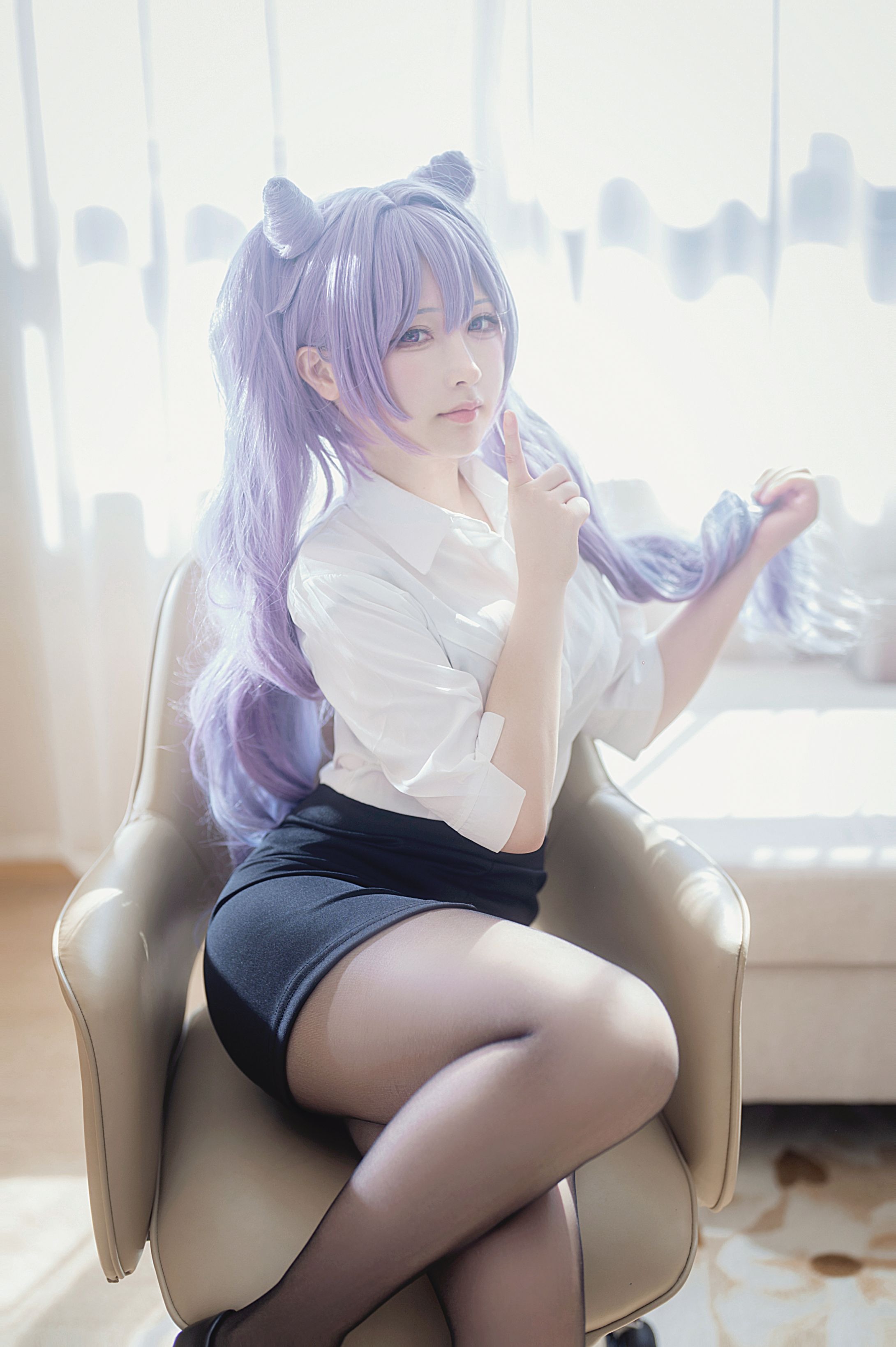 Ying Li Li, Ke Qing Secretary