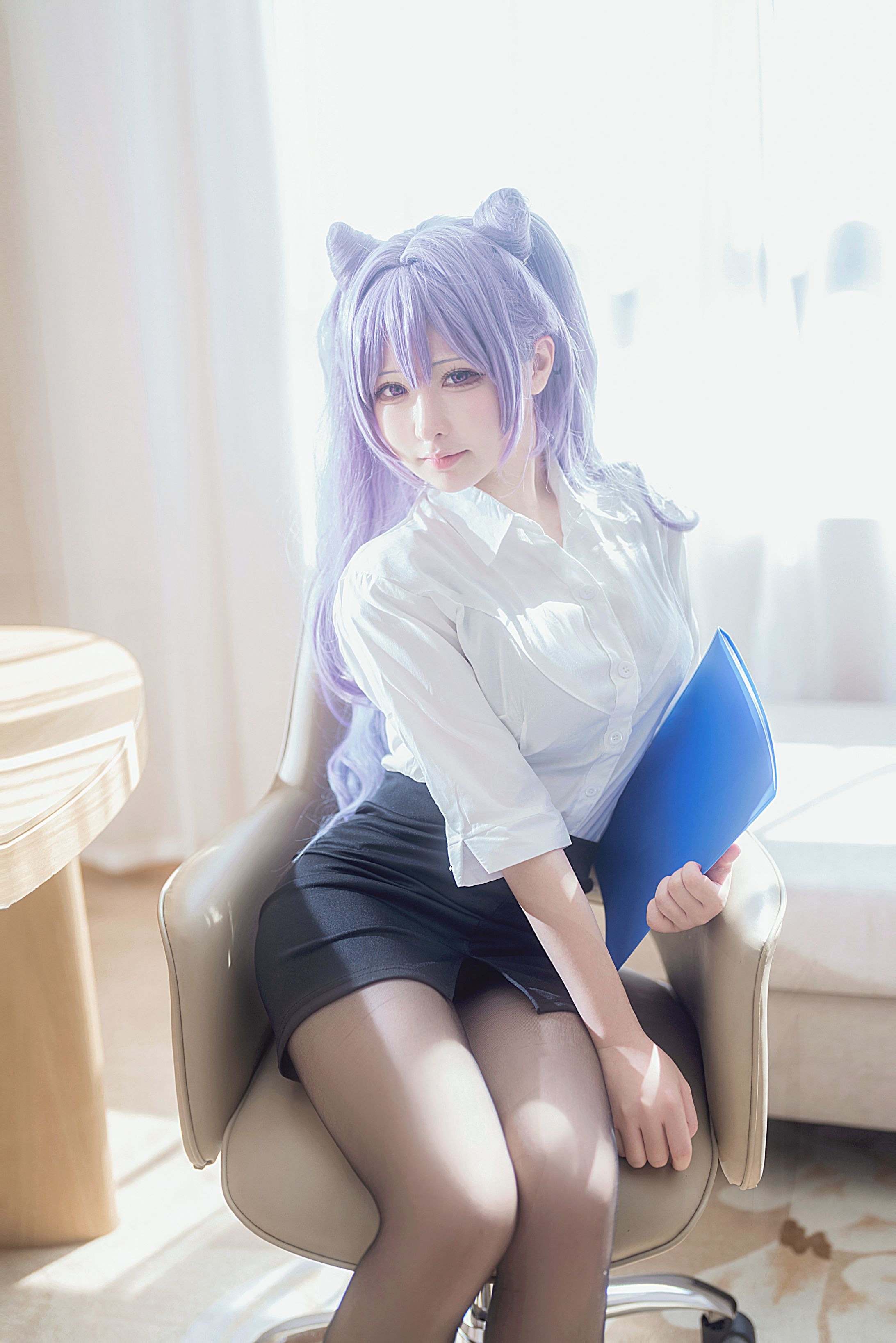 Ying Li Li, Ke Qing Secretary
