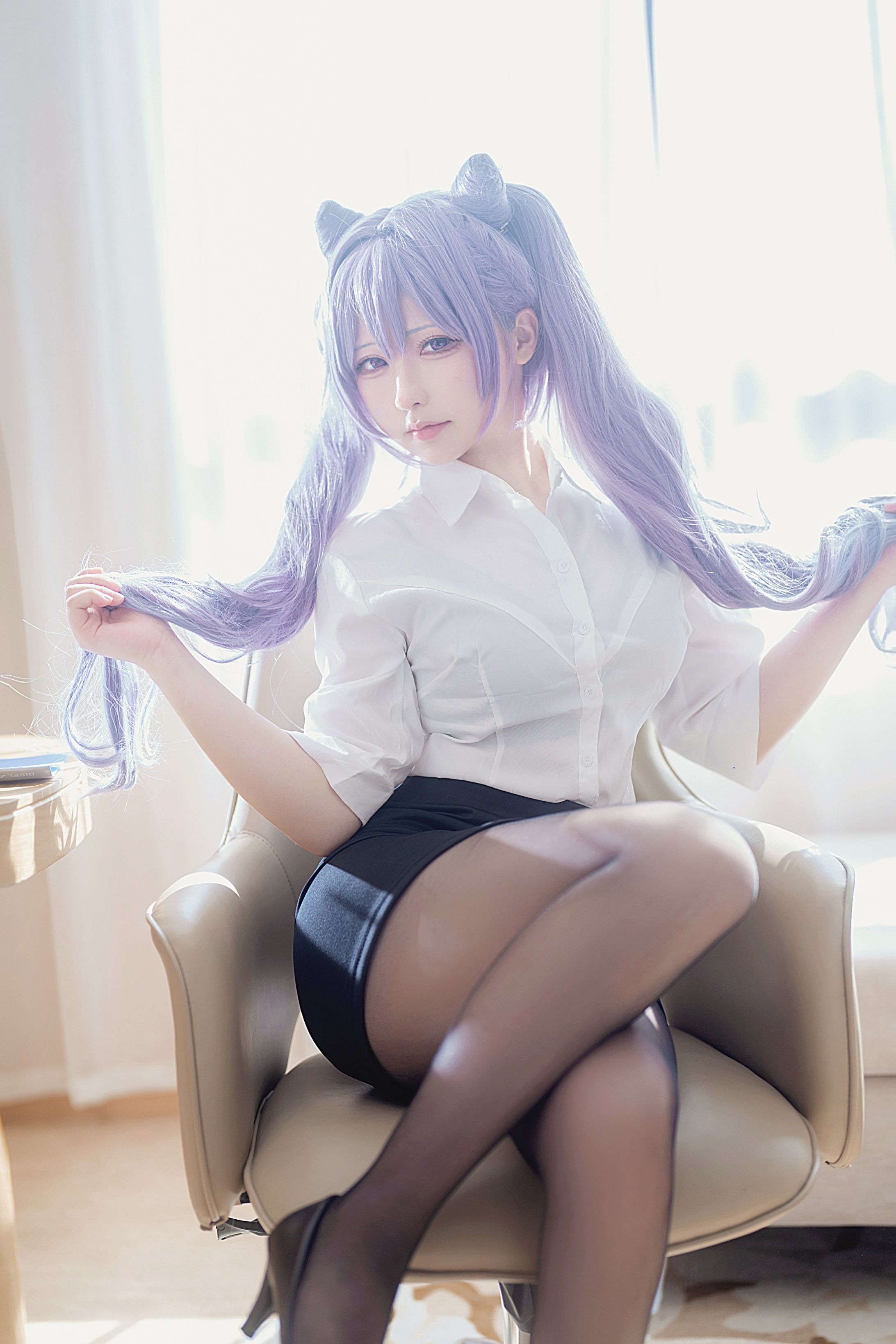 Ying Li Li, Ke Qing Secretary