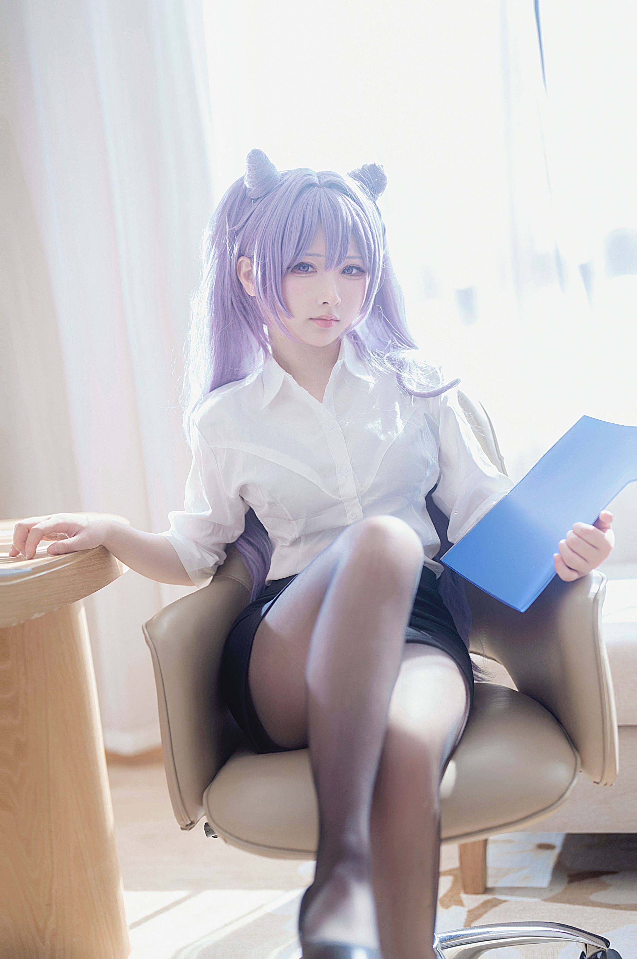 Ying Li Li, Ke Qing Secretary