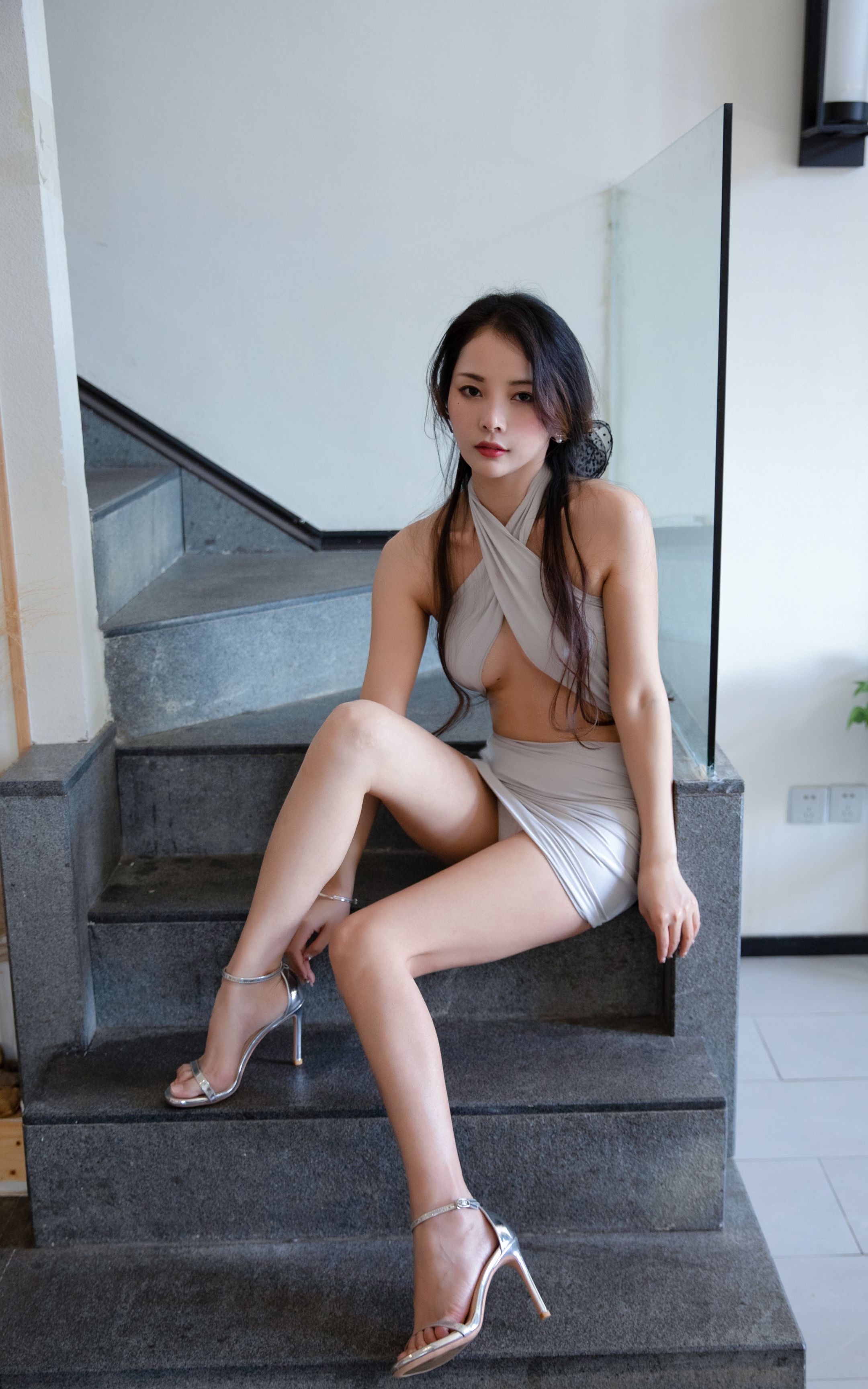 Cô Tô Yến Yến, váy liền màu xanh 28P