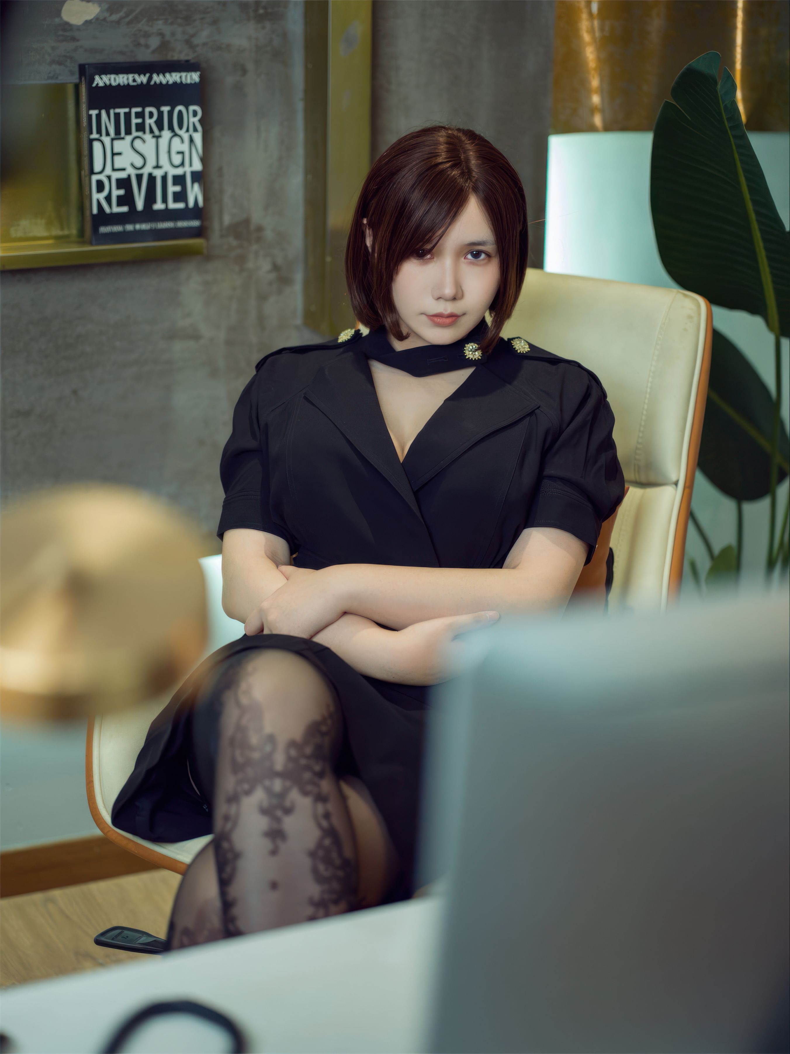 麻花酱 OL事務所の女上司 42P2V