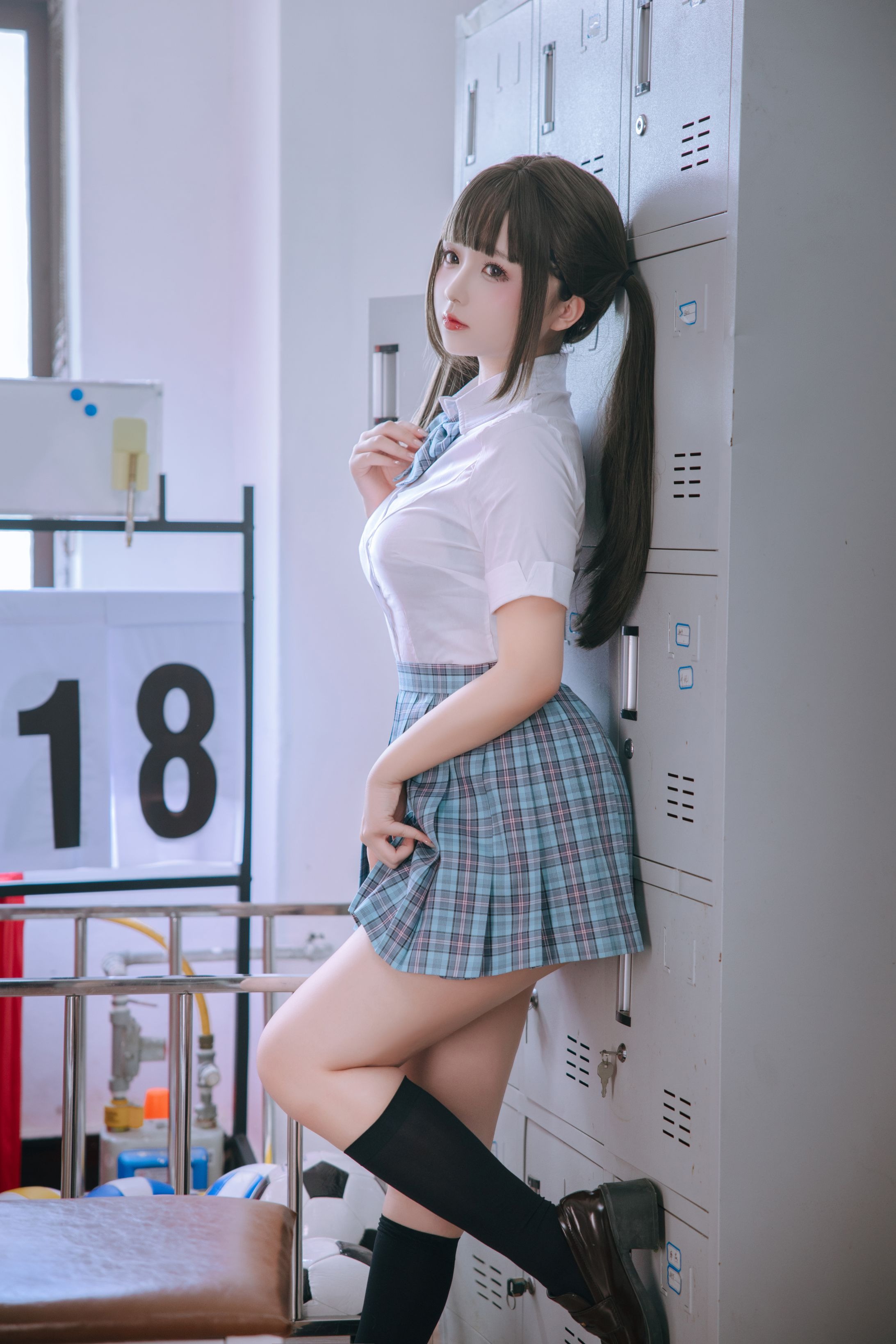 リナイジャオ 更衣室 195P