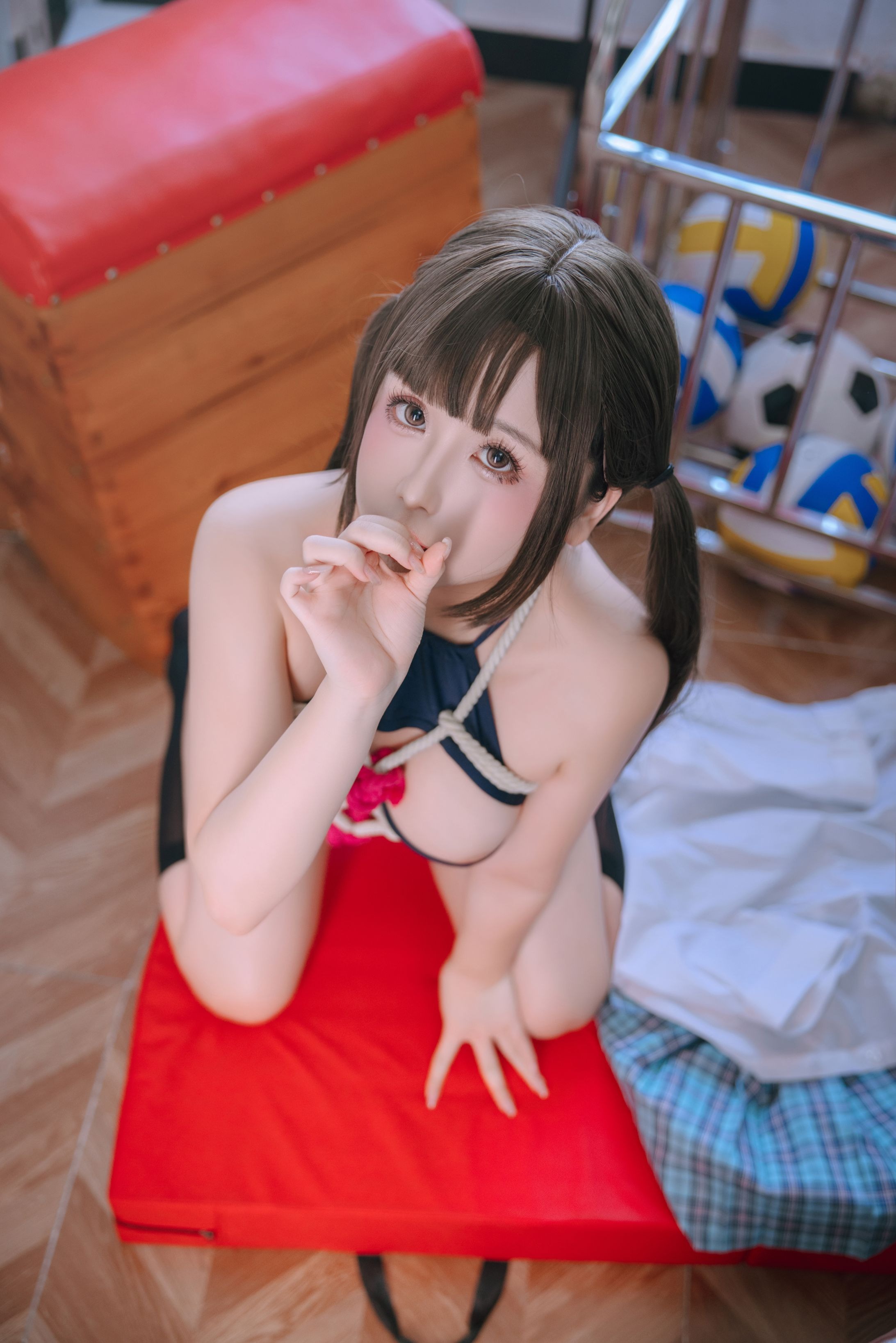 リナイジャオ 更衣室 195P