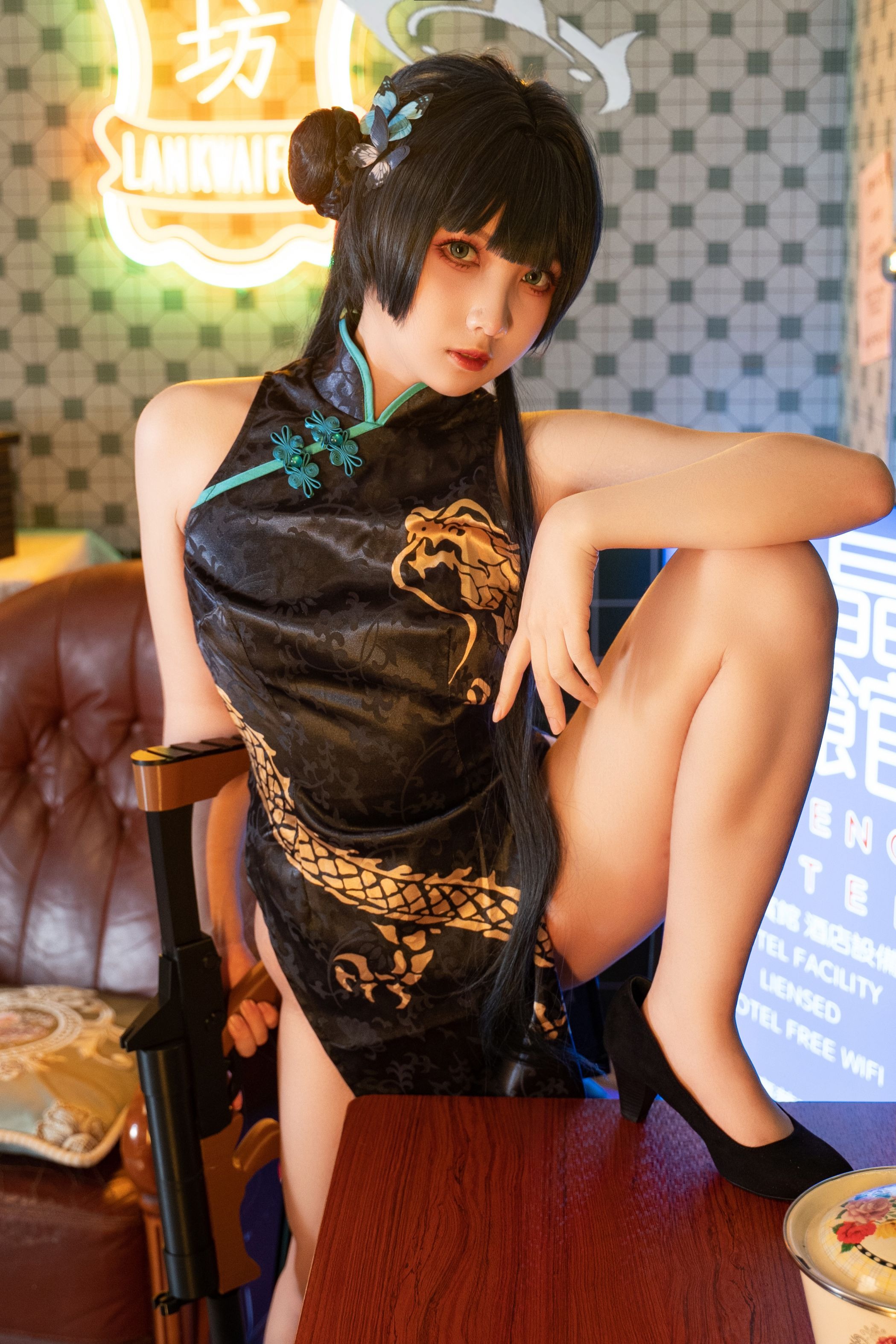 小和甜酒妃咲195P1V