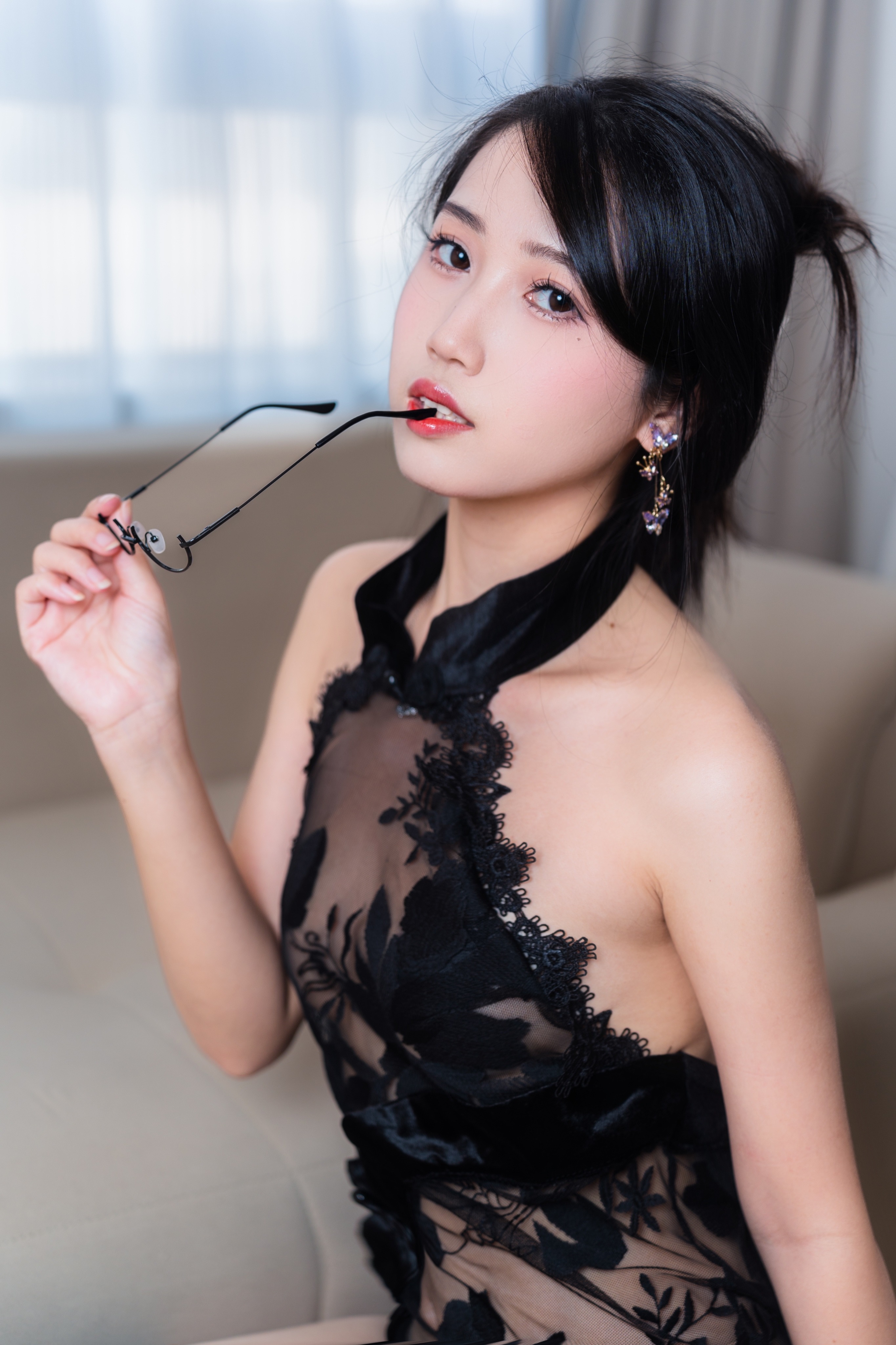Bất Đần Mèo - Chị lớn mặc áo qipao đen và vớ qua gối 42P