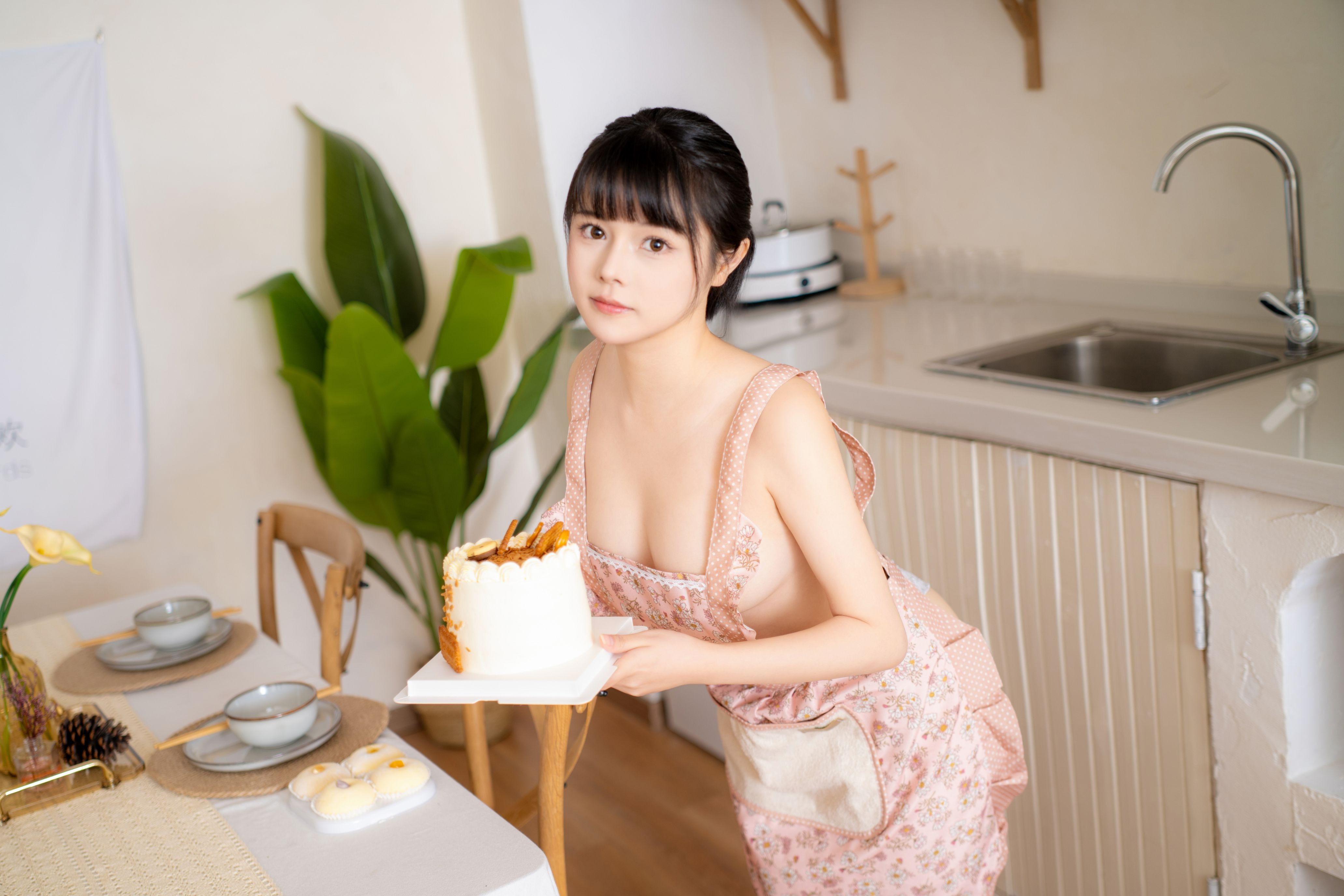 七月ニャン子 ケーキの厨房娘 60P