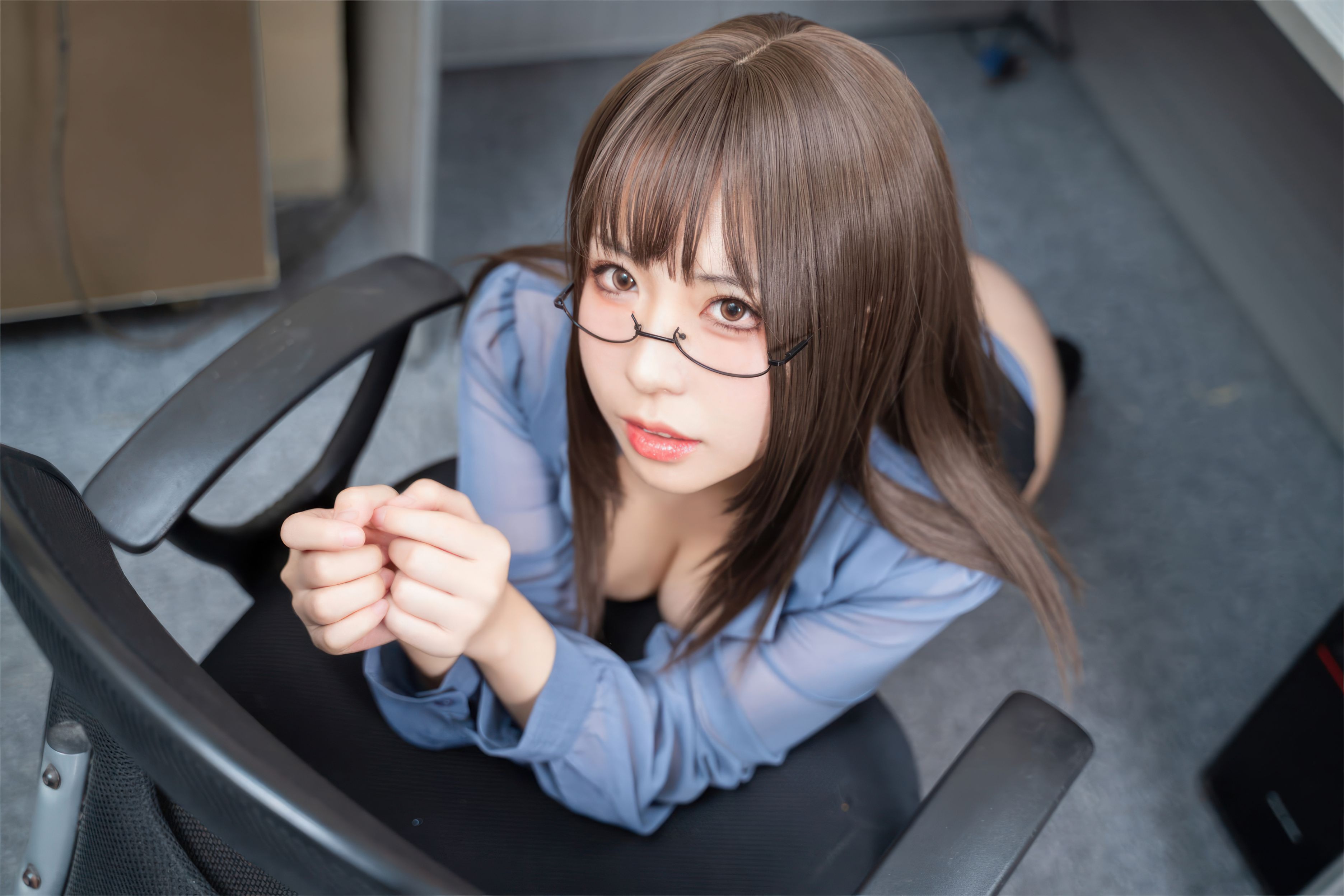 虎森森 黒ストッキングの眼鏡娘 60P