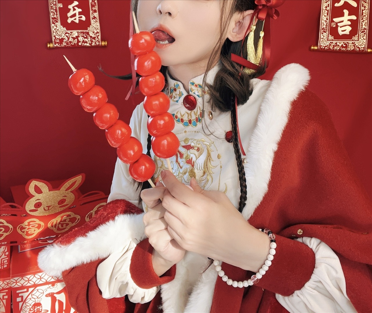 白絲奶糖醬 - 新年女僕 108P [108P-387.59 MB] 20240824j