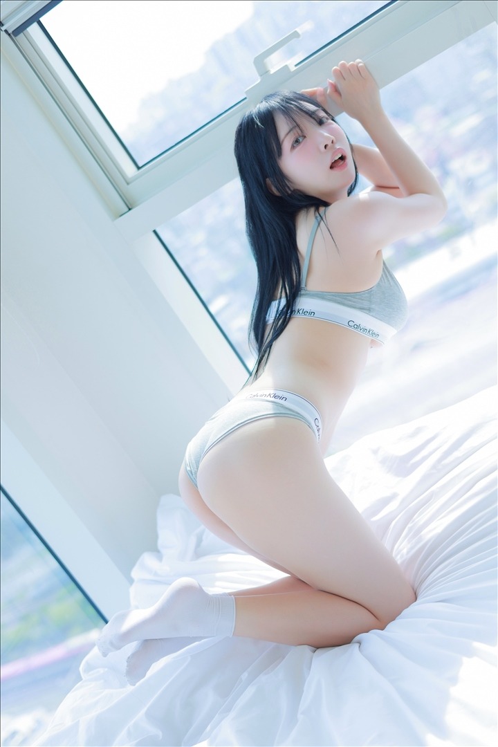 rina Momorina - Calvin Klein