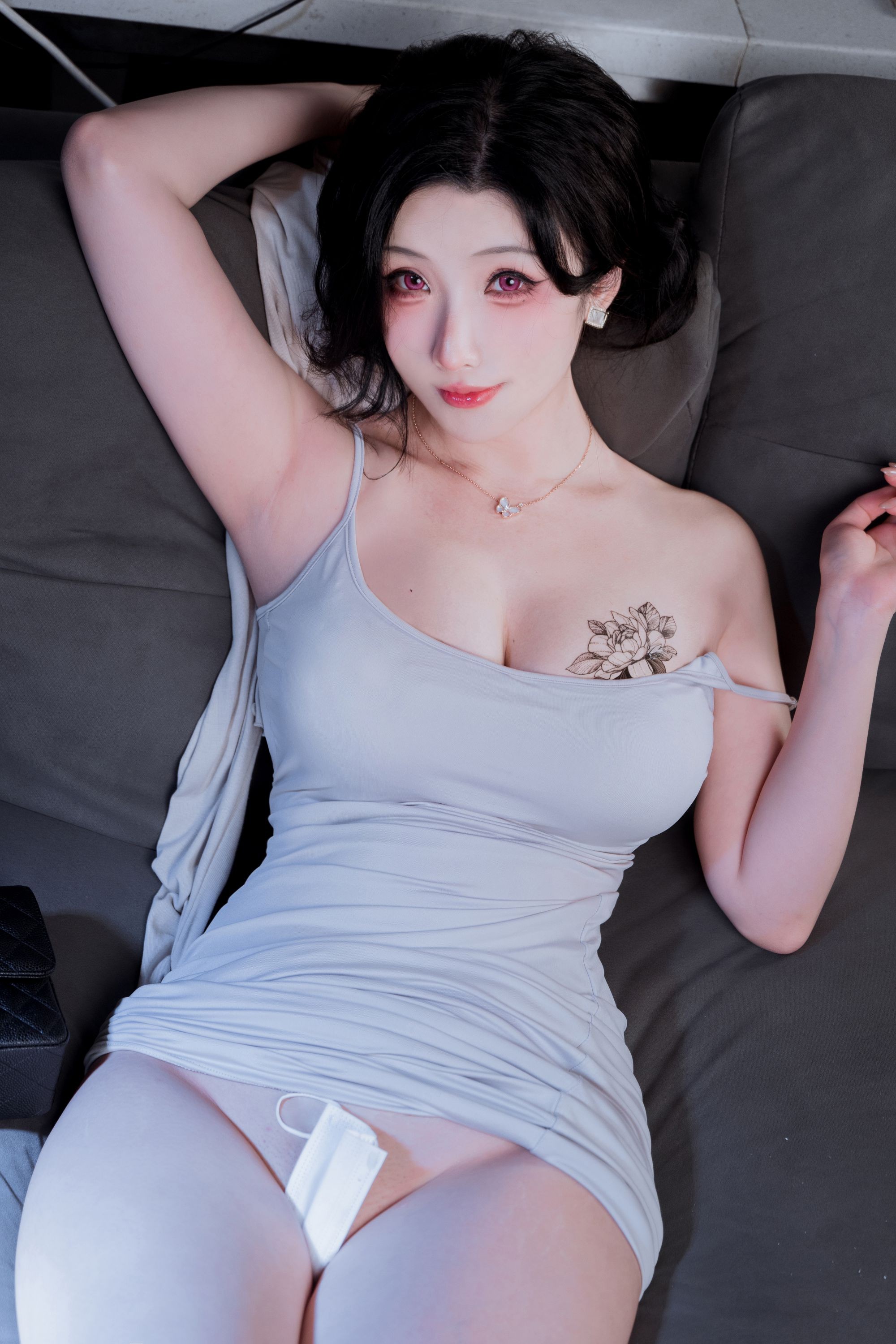 Bo anh Rioko Liangliangzi chi hang xom 60P