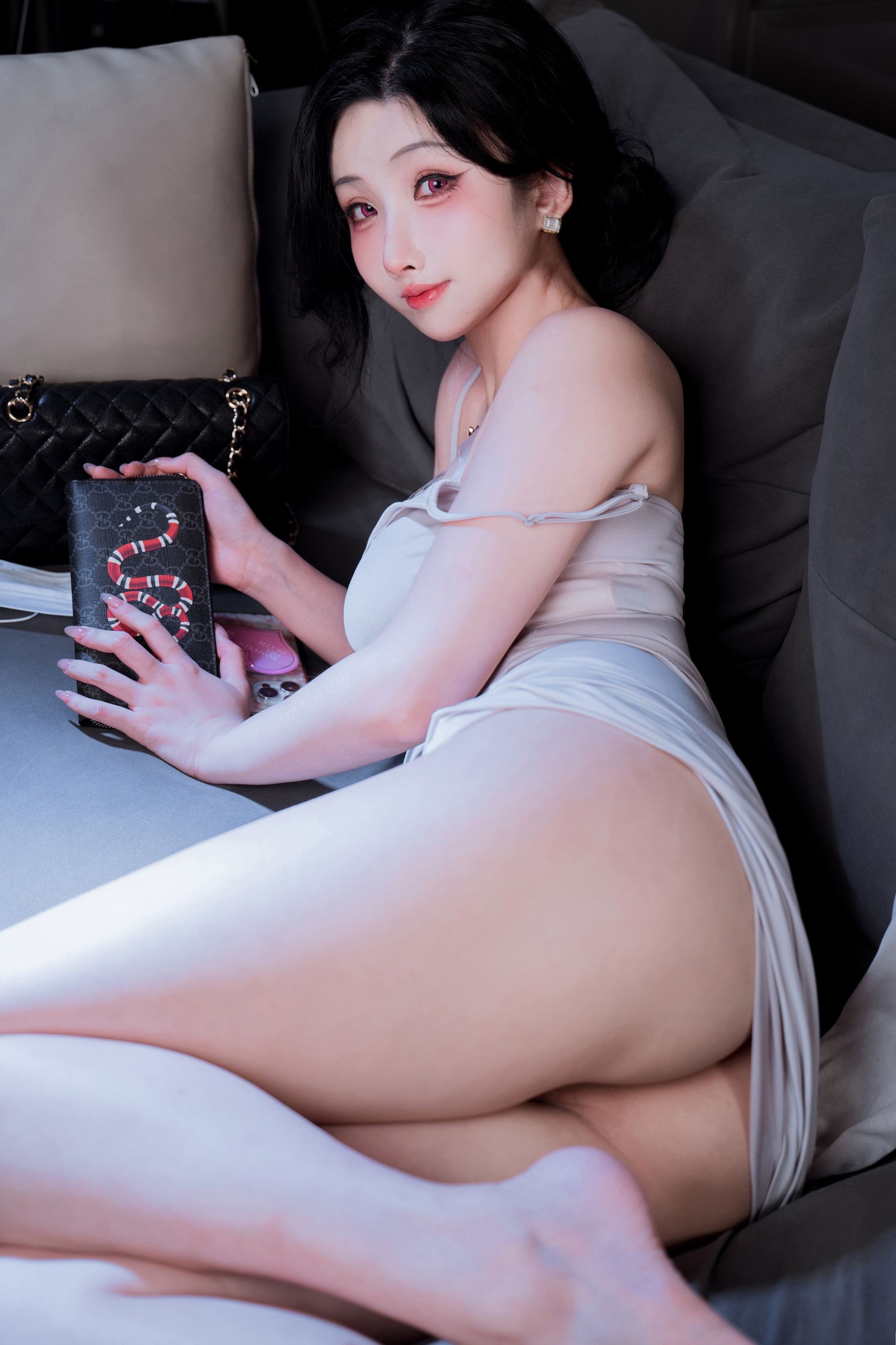 Bo anh Rioko Liangliangzi chi hang xom 60P