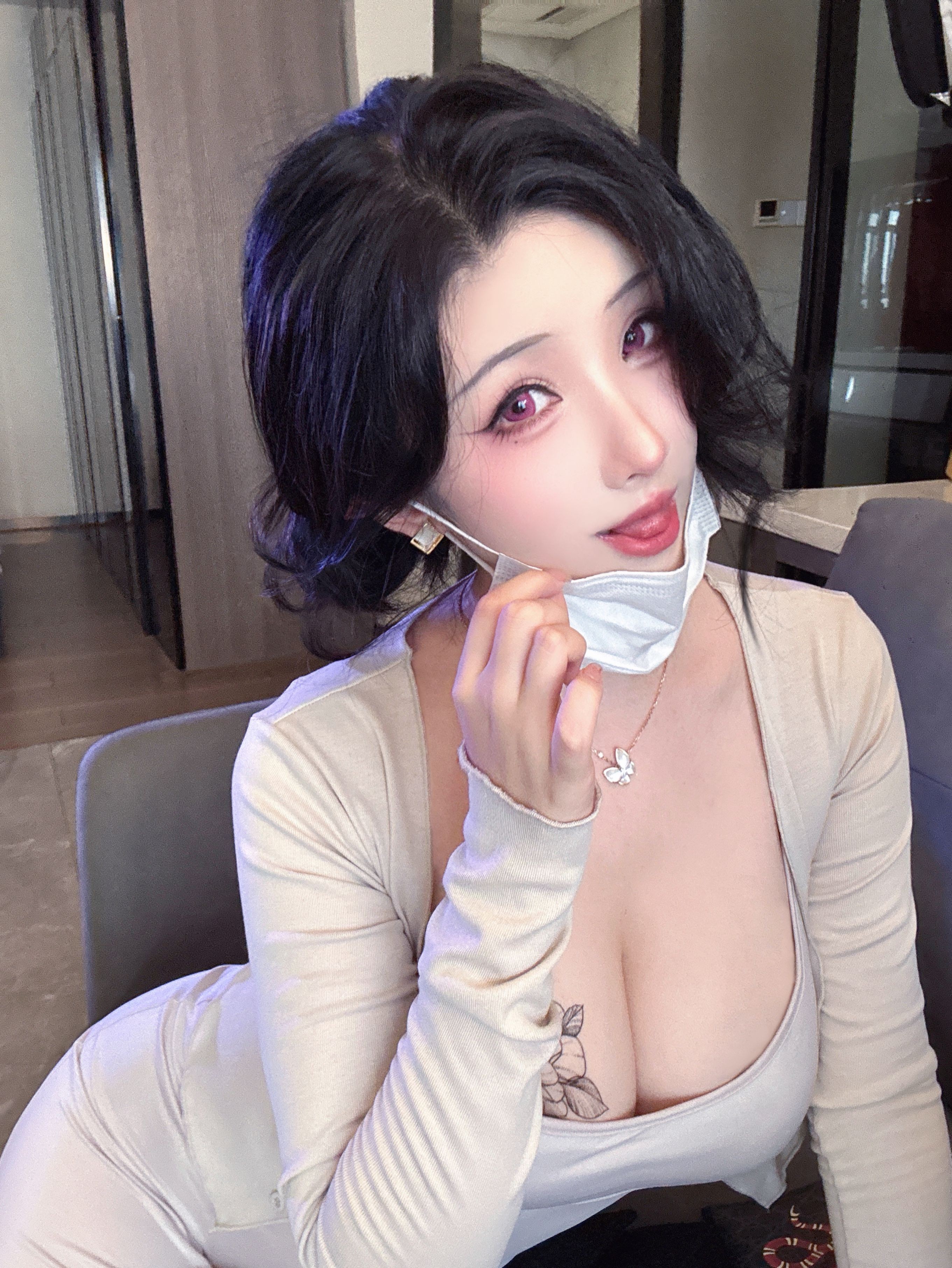 Bo anh Rioko Liangliangzi chi hang xom 60P